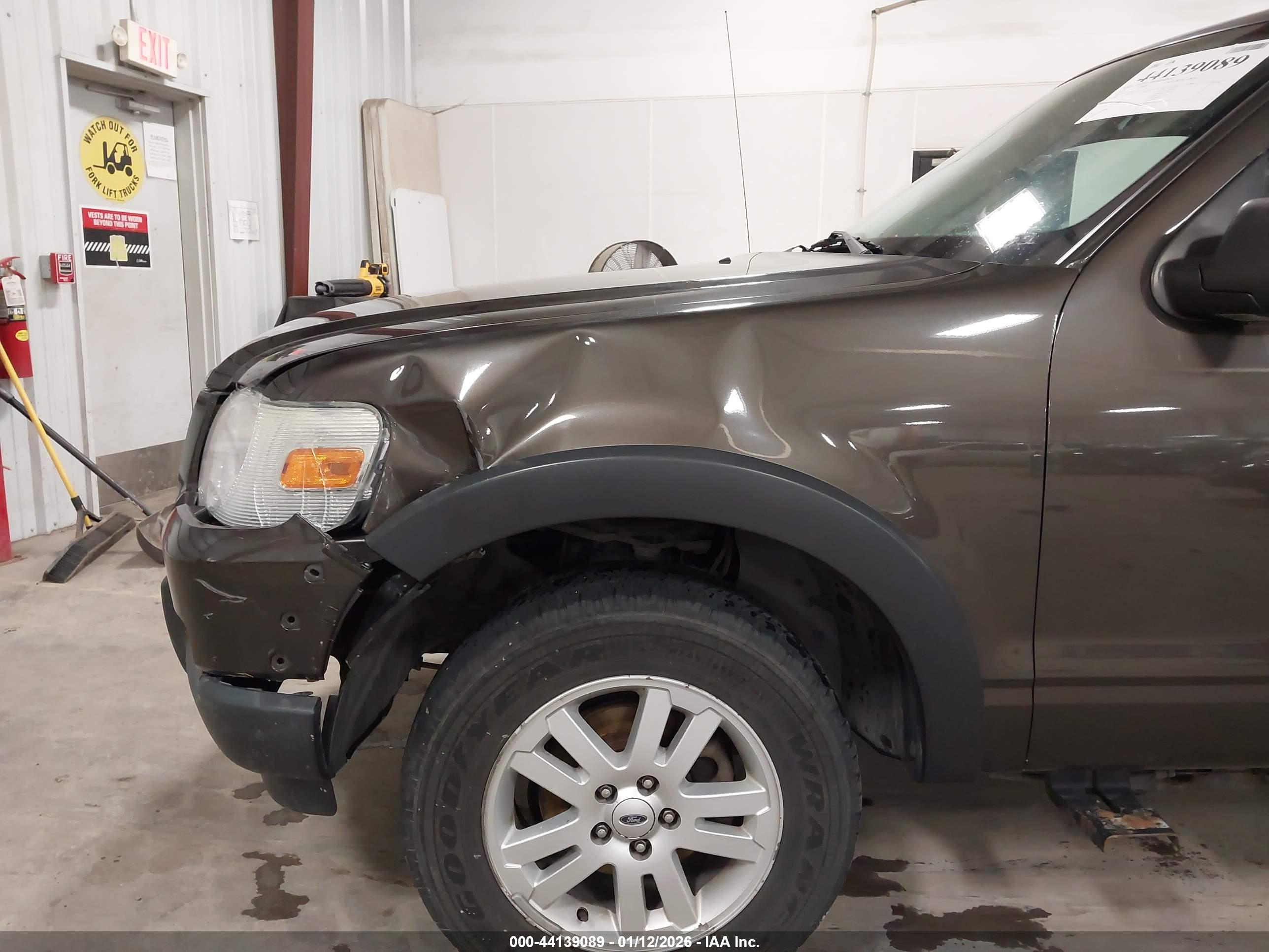 FORD EXPLORER image 6