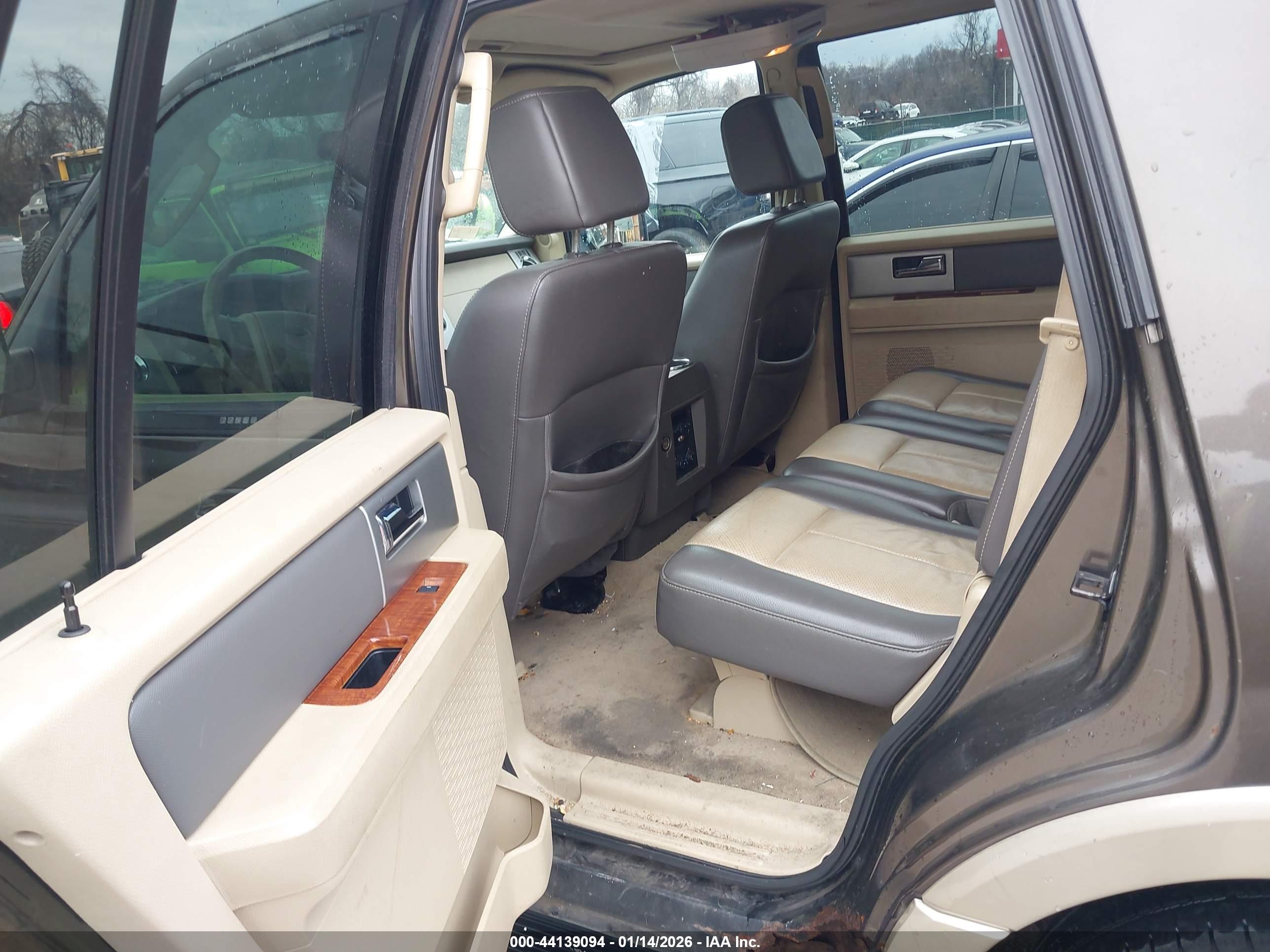 FORD EXPEDITION image 8