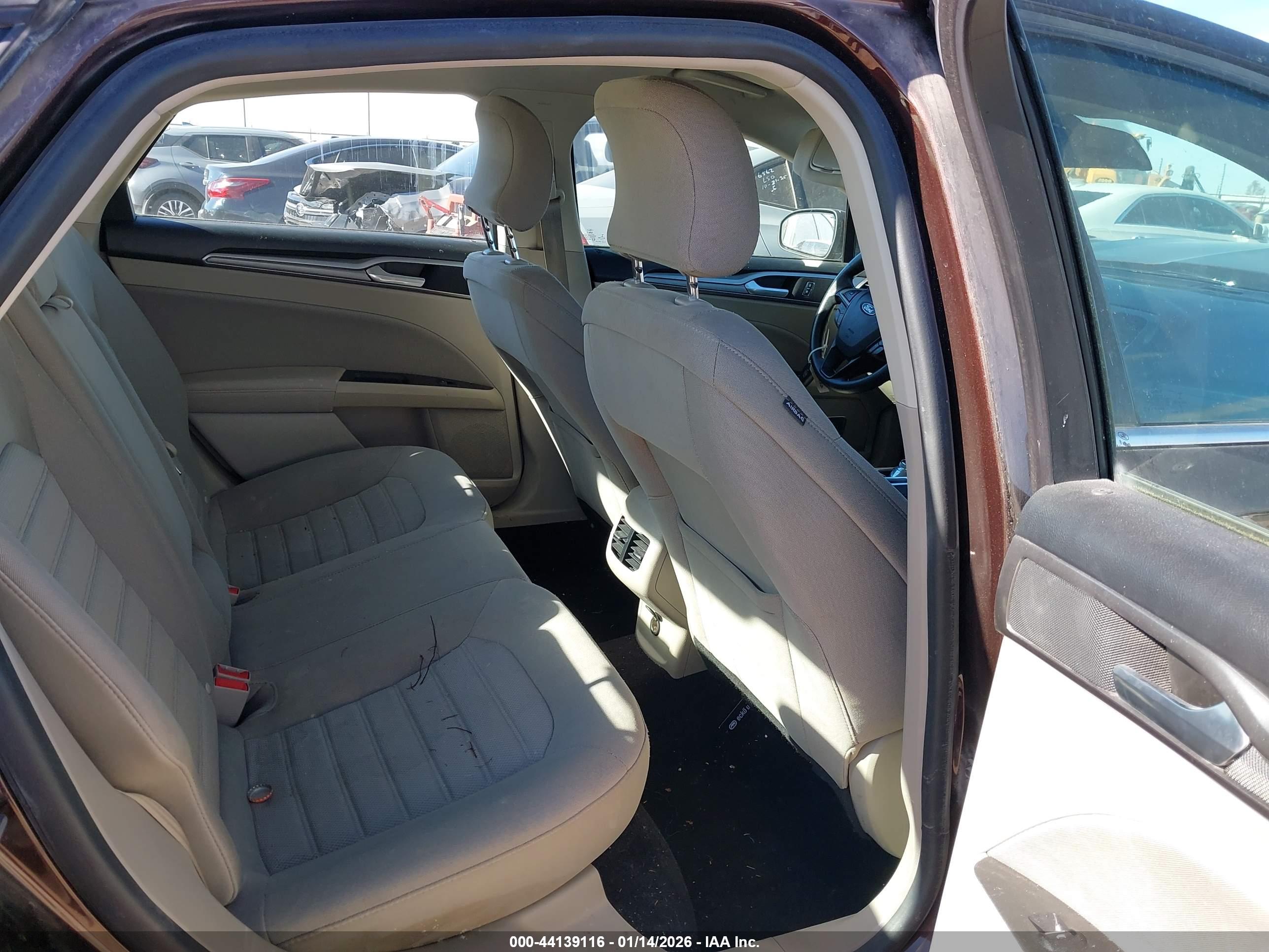 FORD FUSION image 8