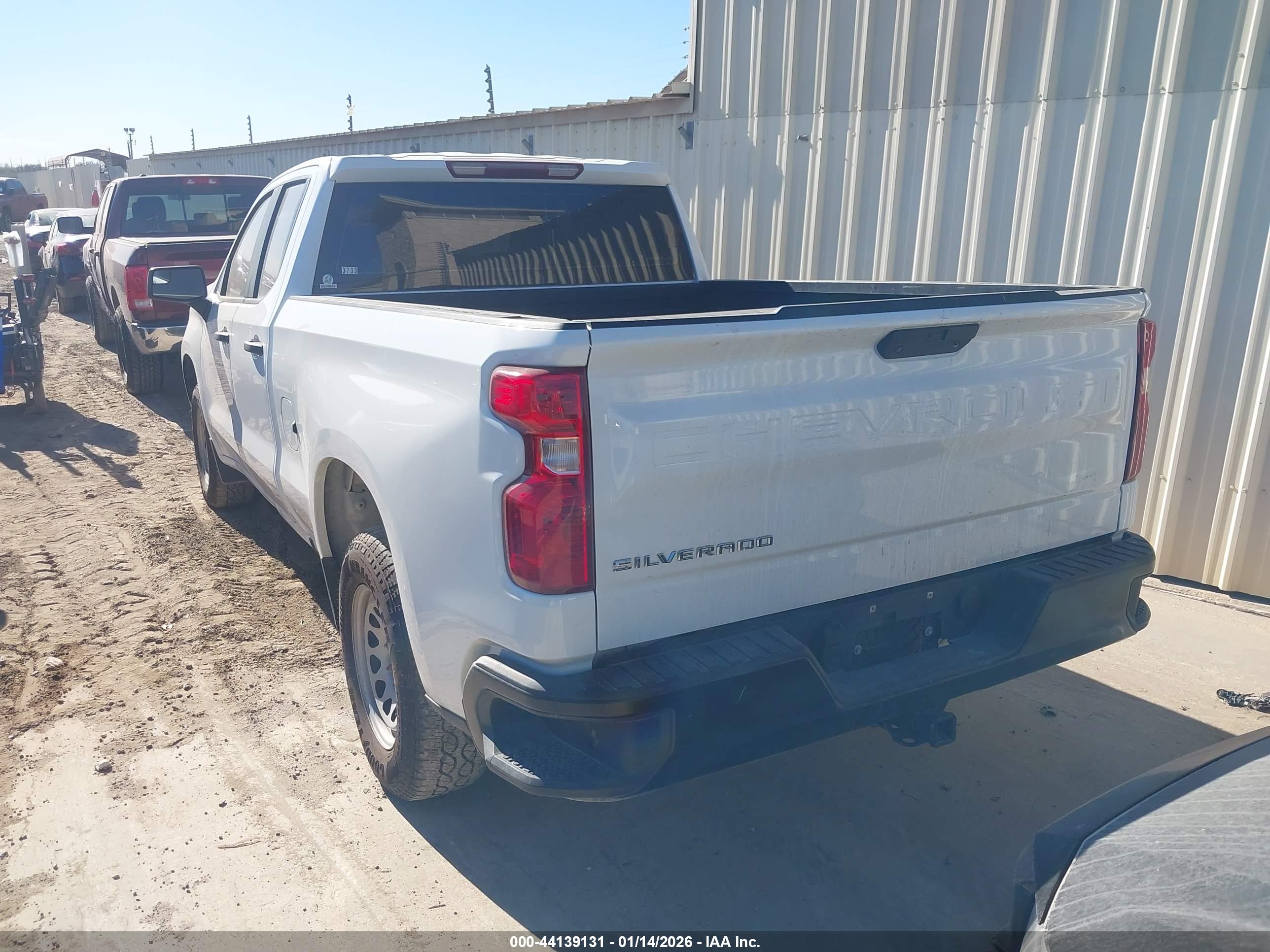 CHEVROLET SILVERADO image 3
