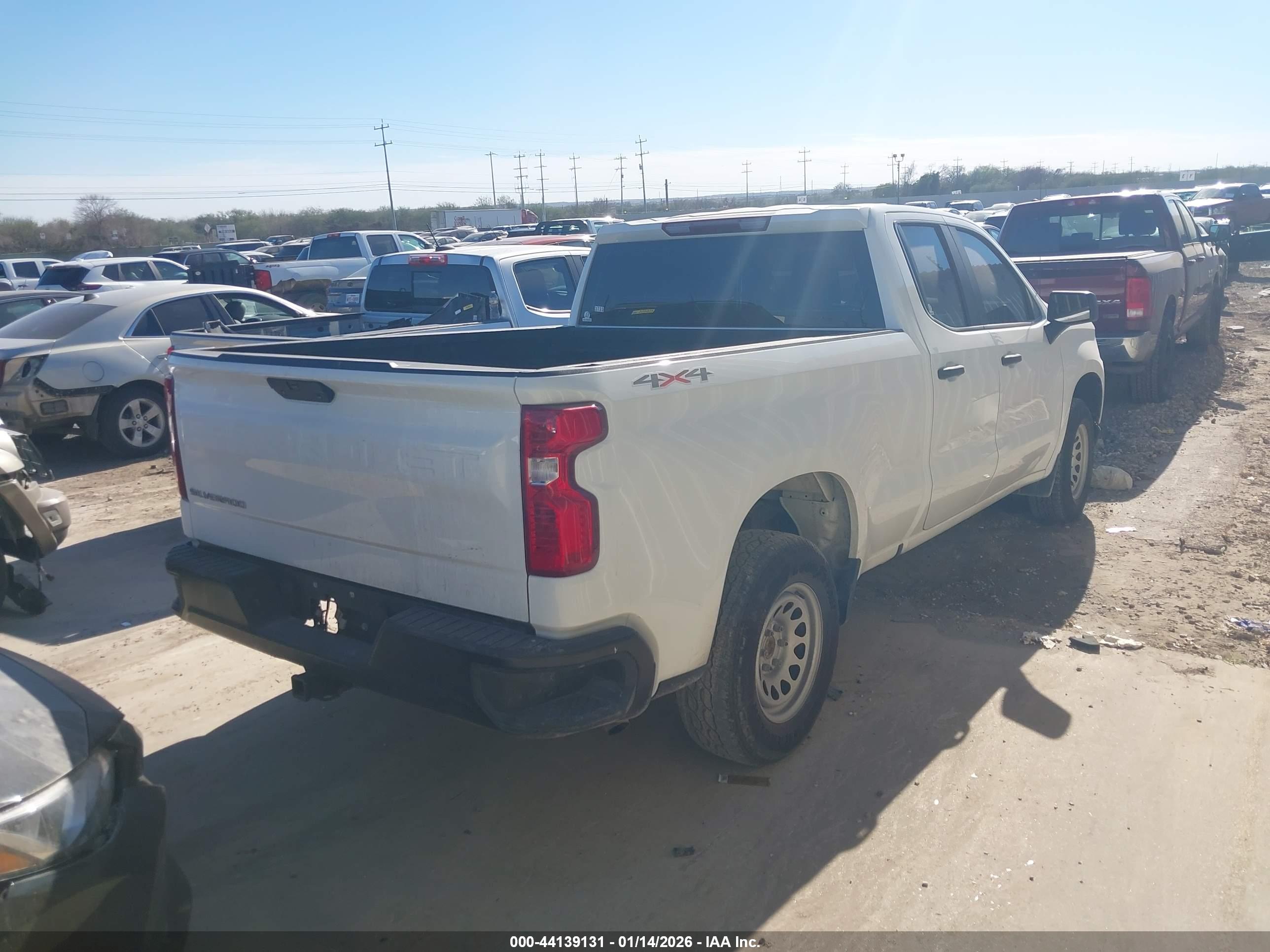 CHEVROLET SILVERADO image 4