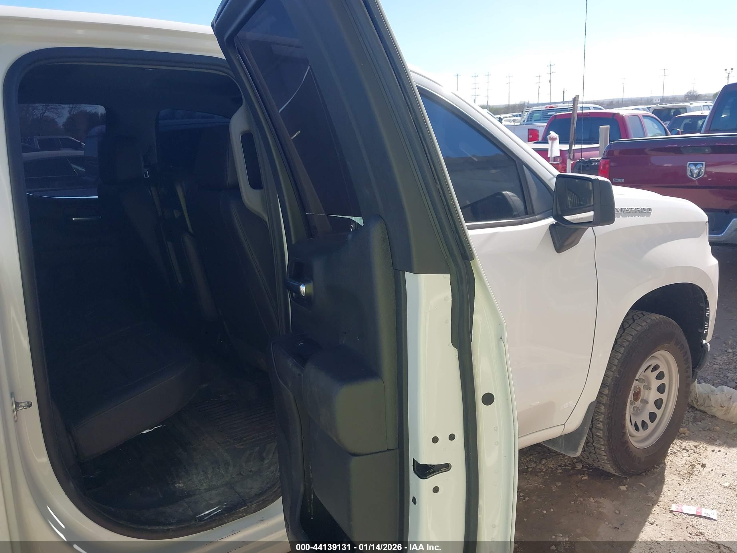 CHEVROLET SILVERADO image 8