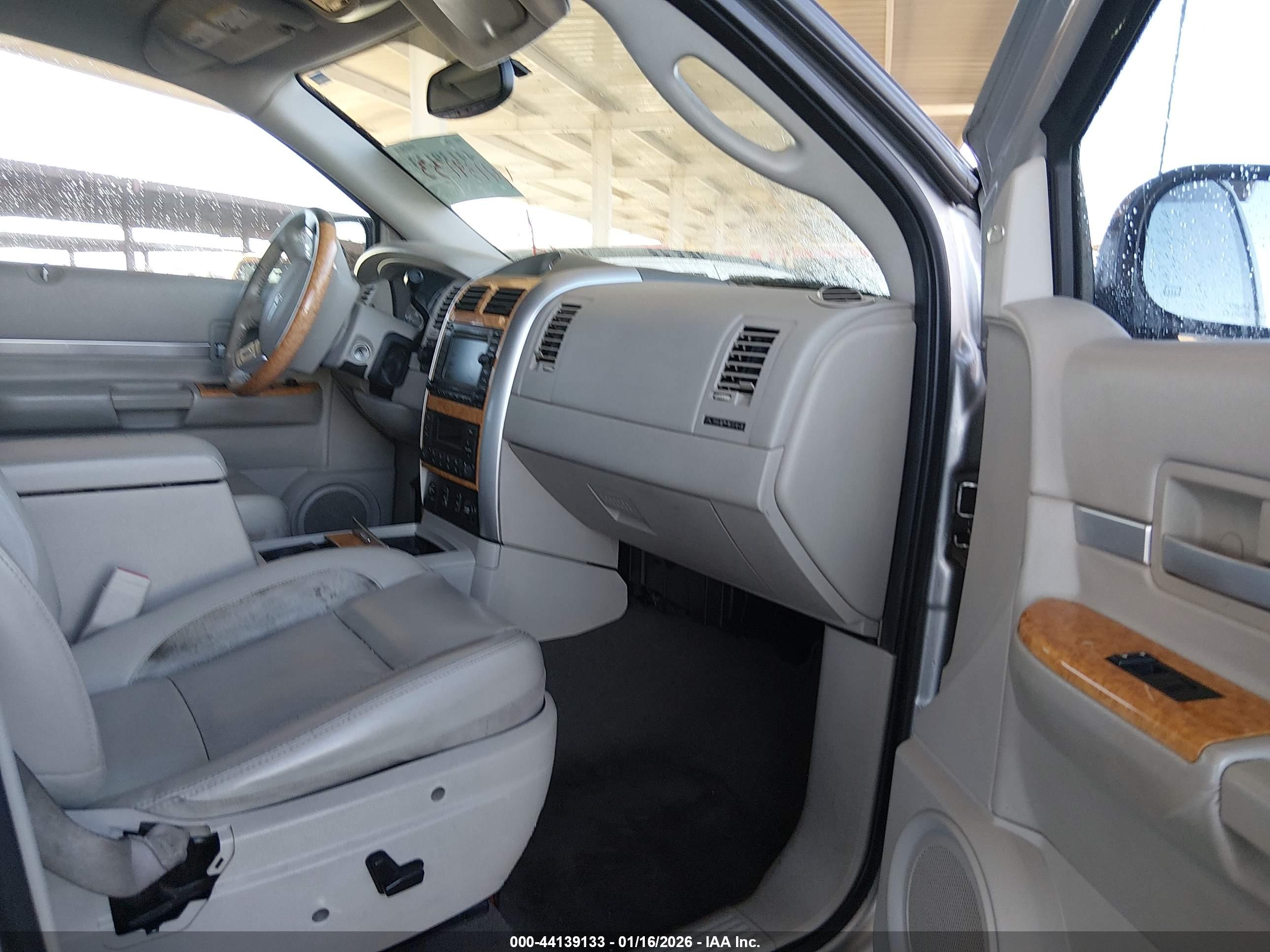CHRYSLER ASPEN image 5