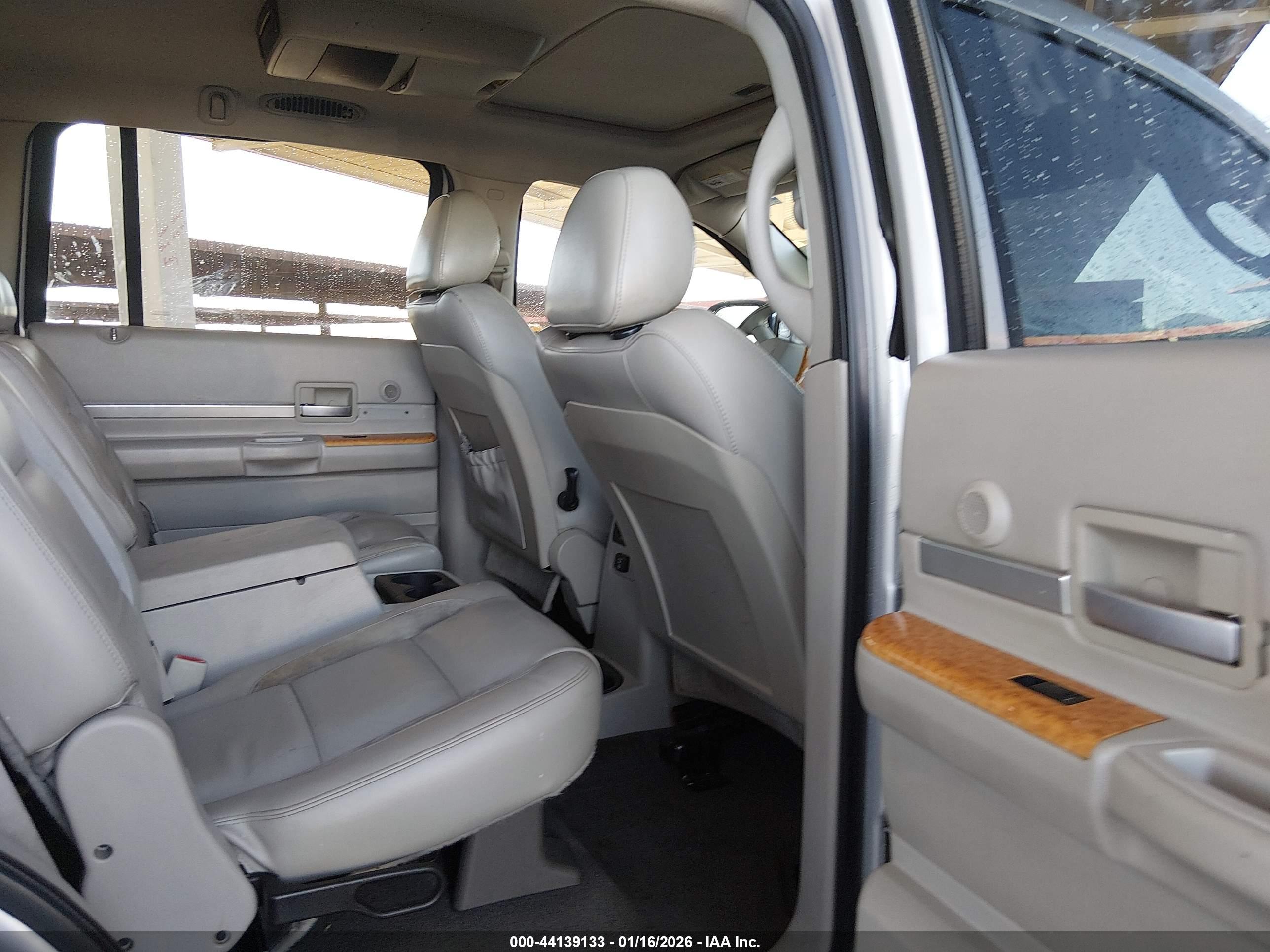 CHRYSLER ASPEN image 8