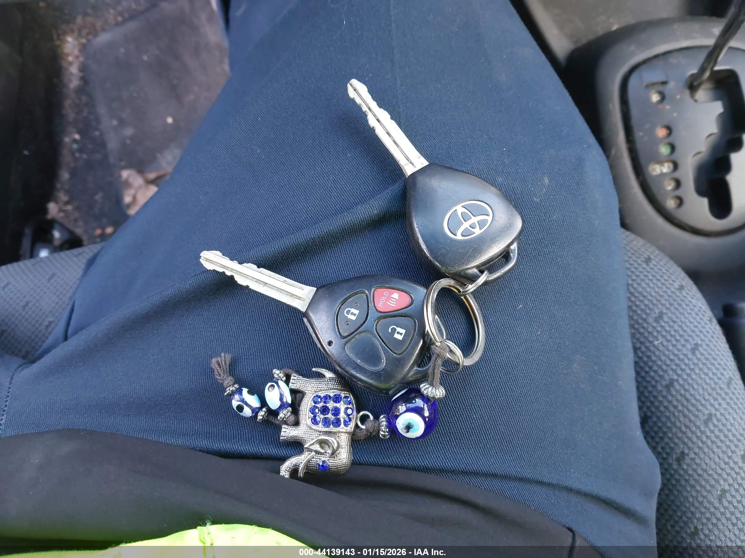 TOYOTA YARIS image 11