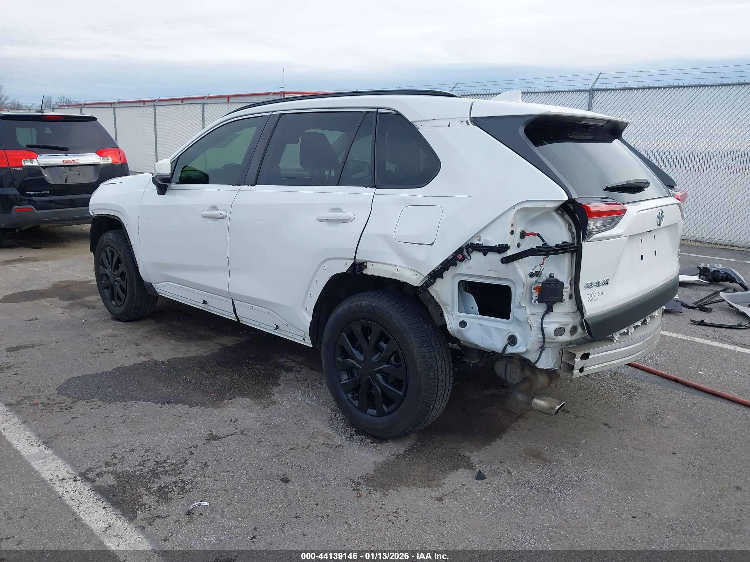TOYOTA RAV4 image 3