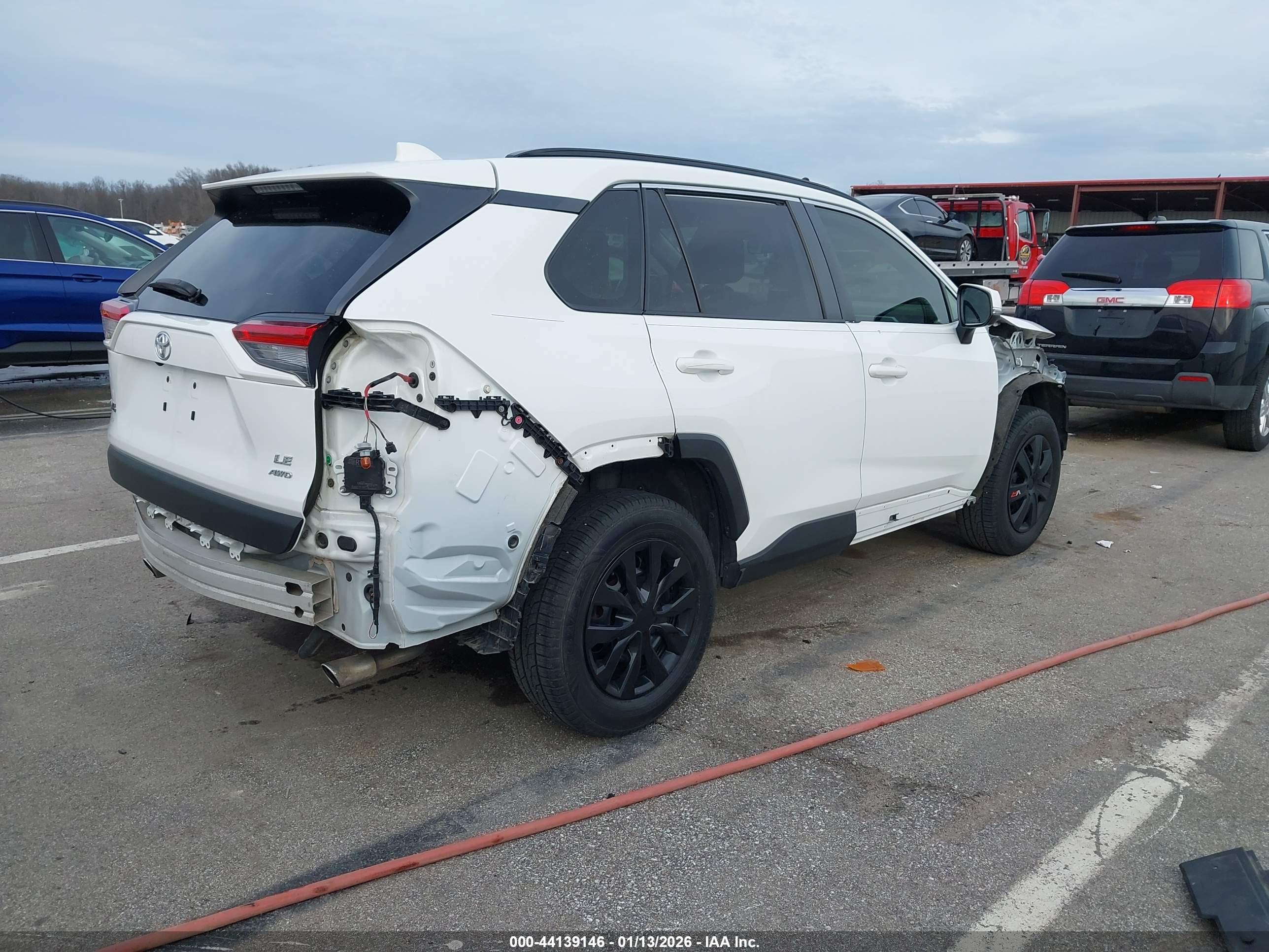 TOYOTA RAV4 image 4