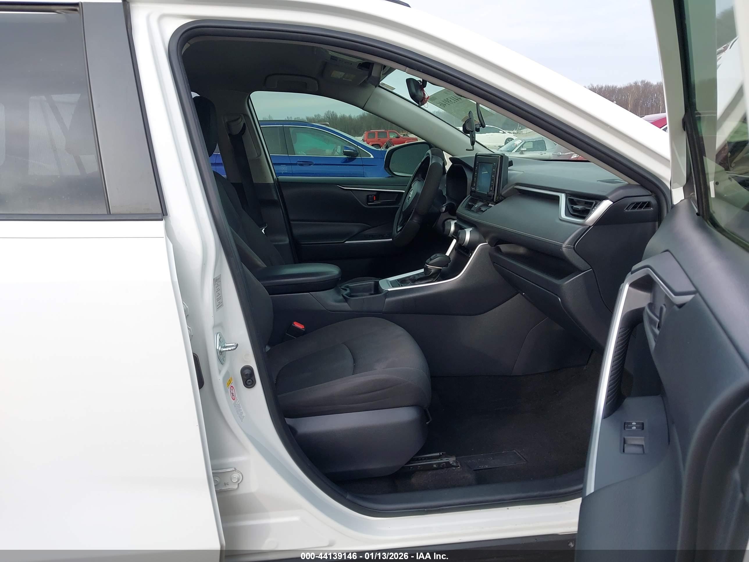 TOYOTA RAV4 image 5