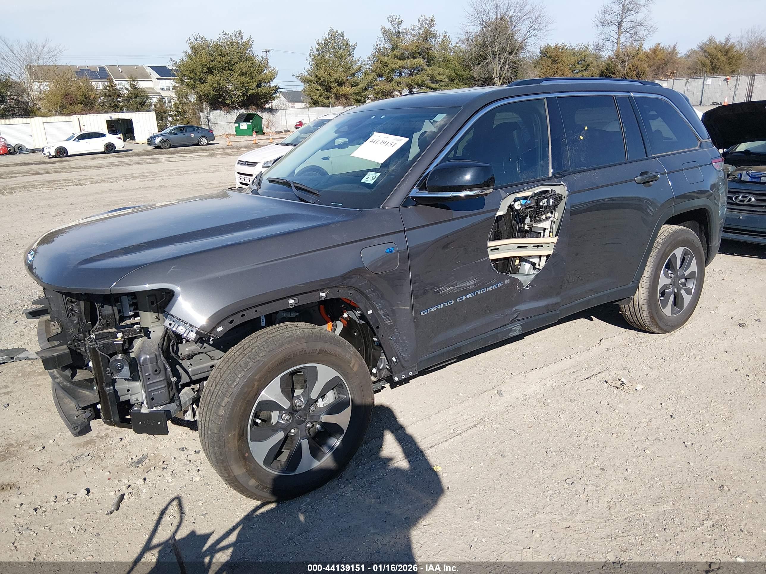 JEEP GRAND image 2