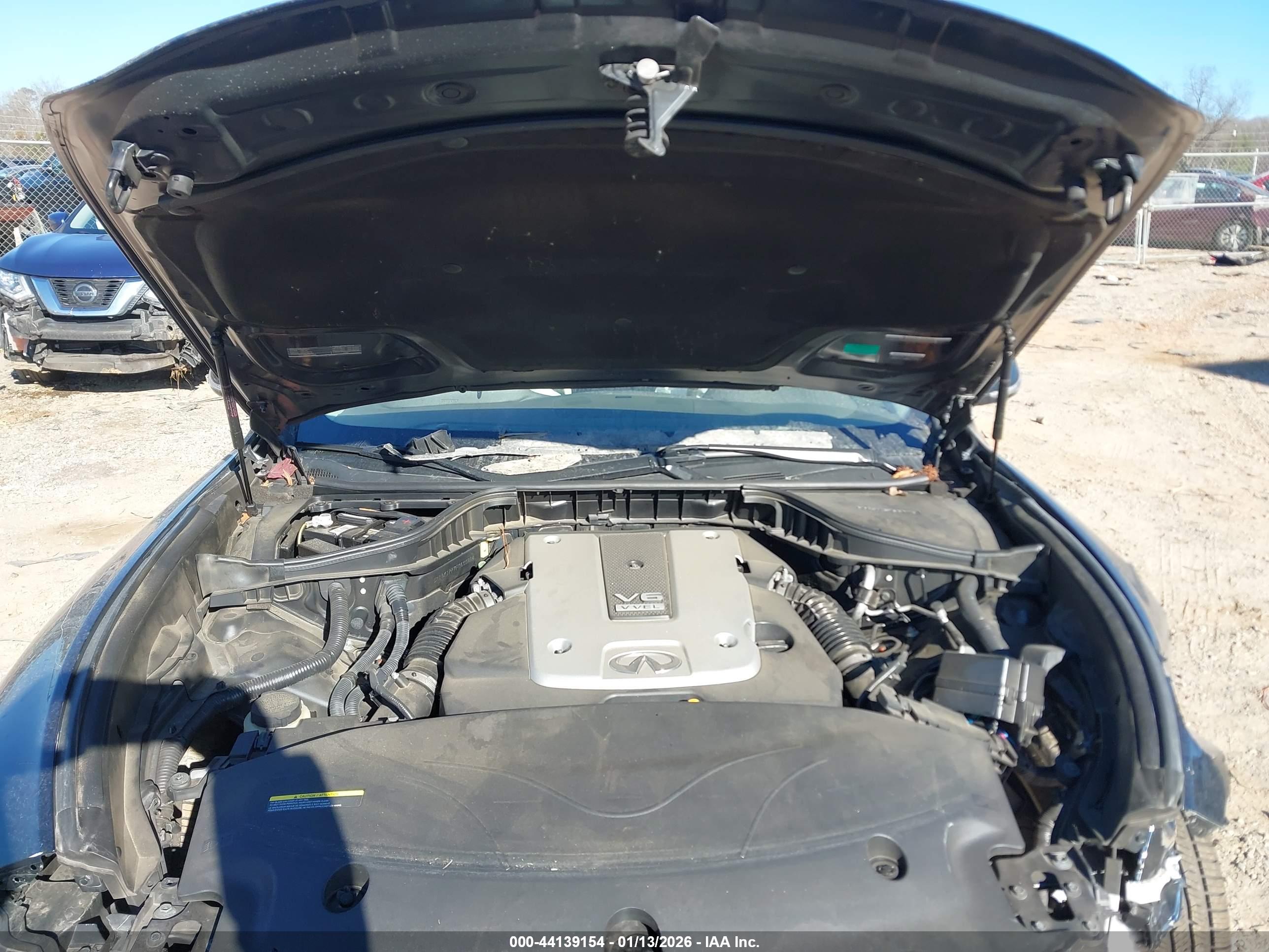 INFINITI Q70L image 10