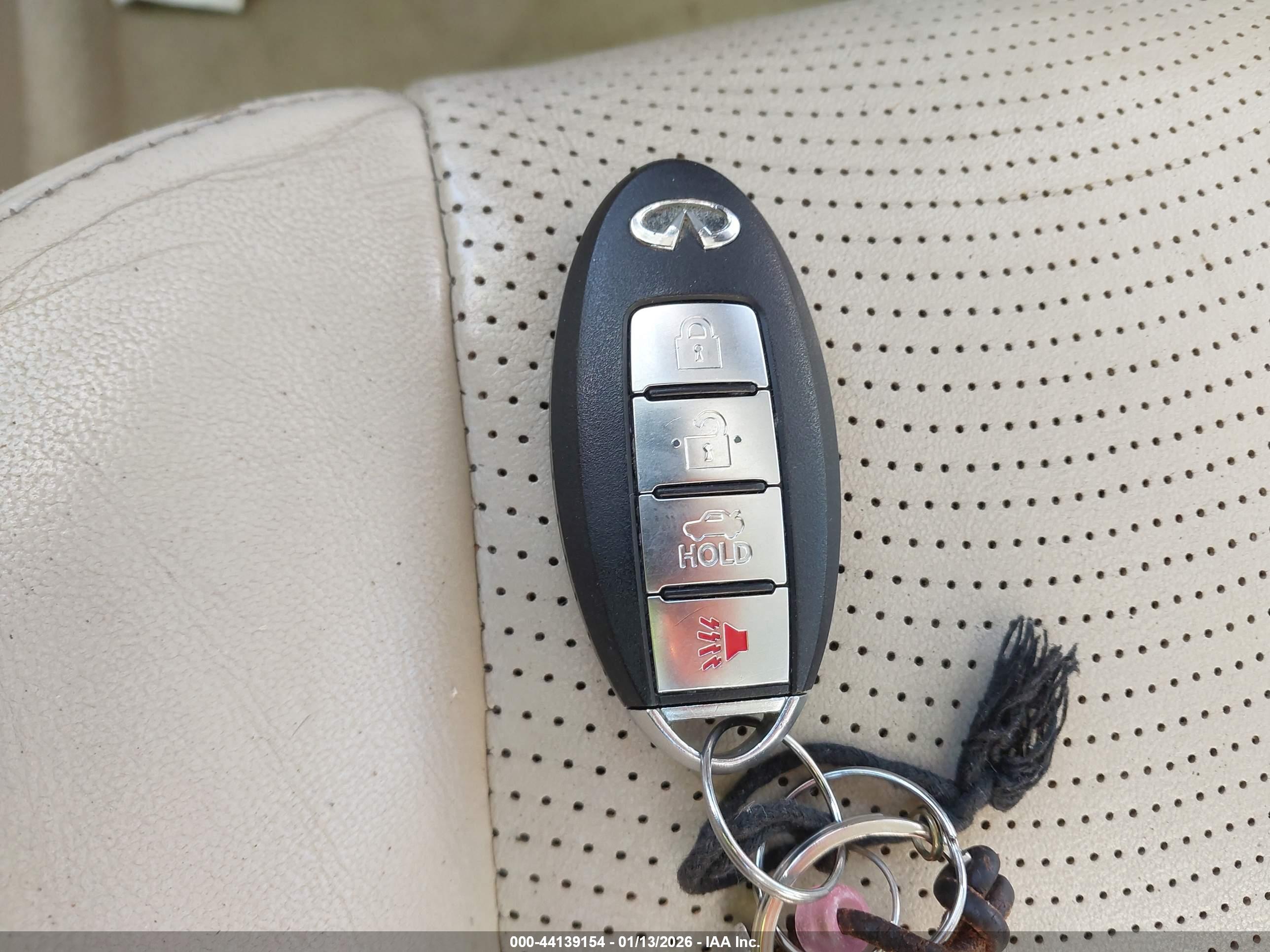 INFINITI Q70L image 11