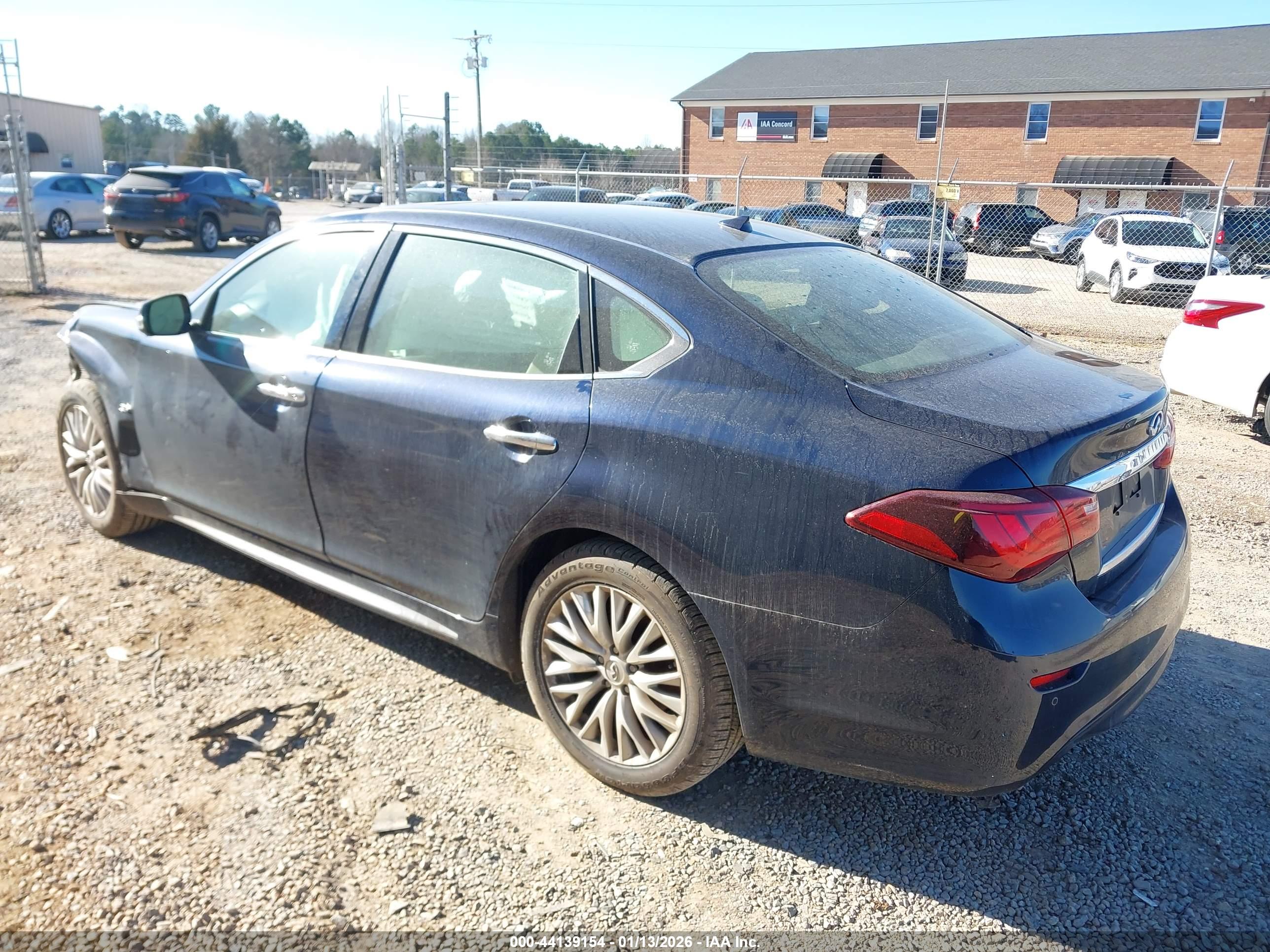 INFINITI Q70L image 3