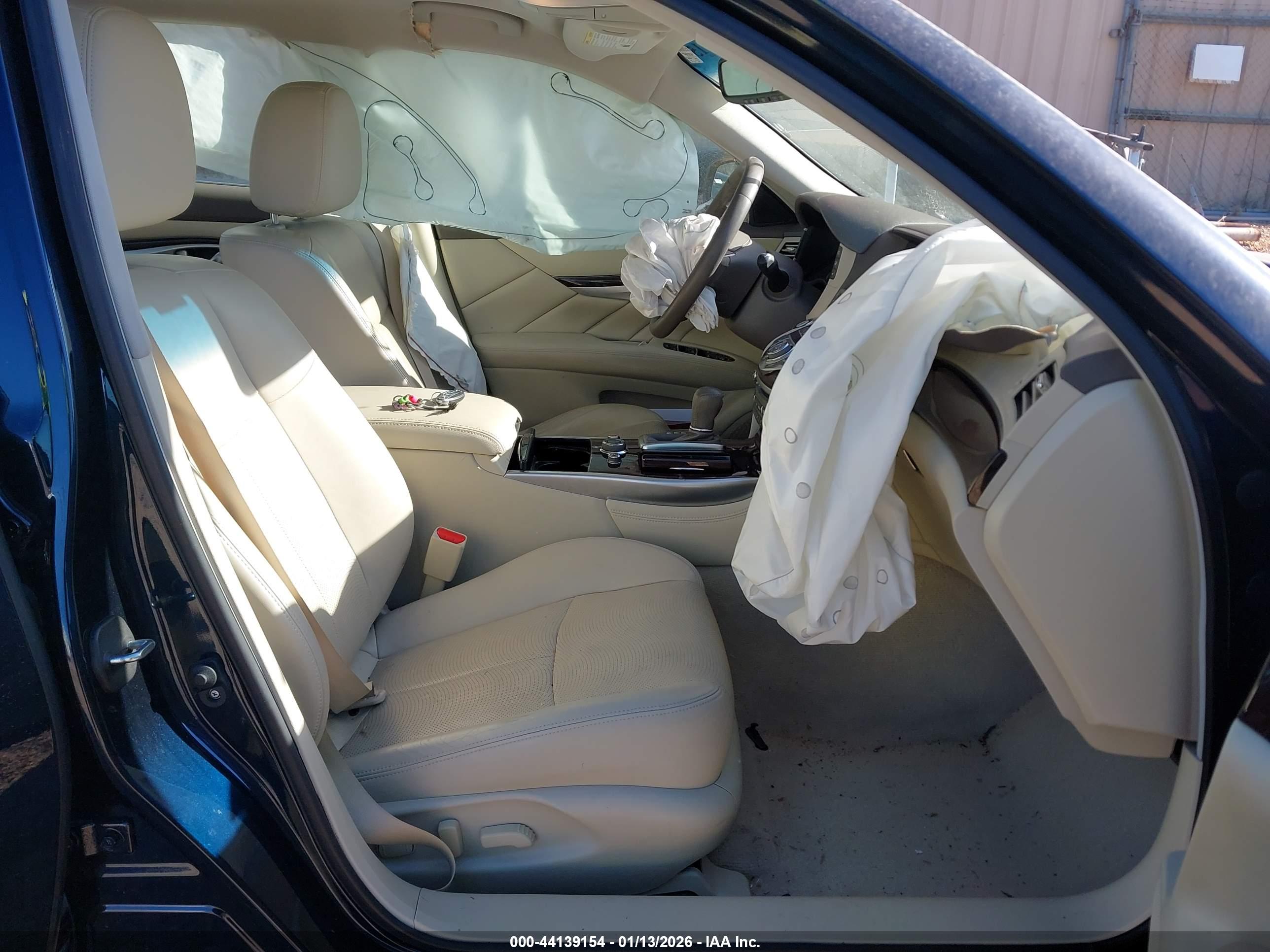 INFINITI Q70L image 5
