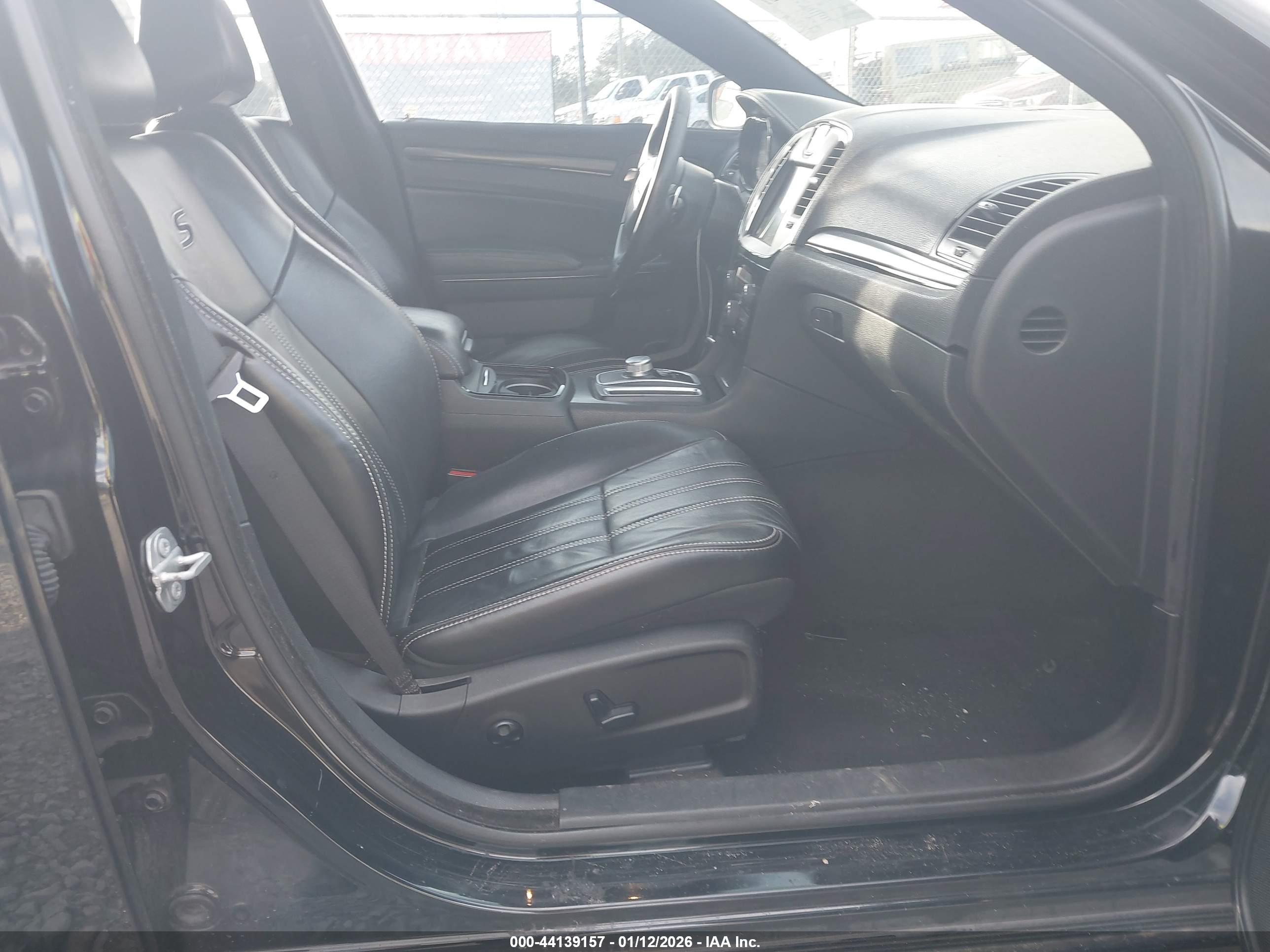 CHRYSLER 300 image 5