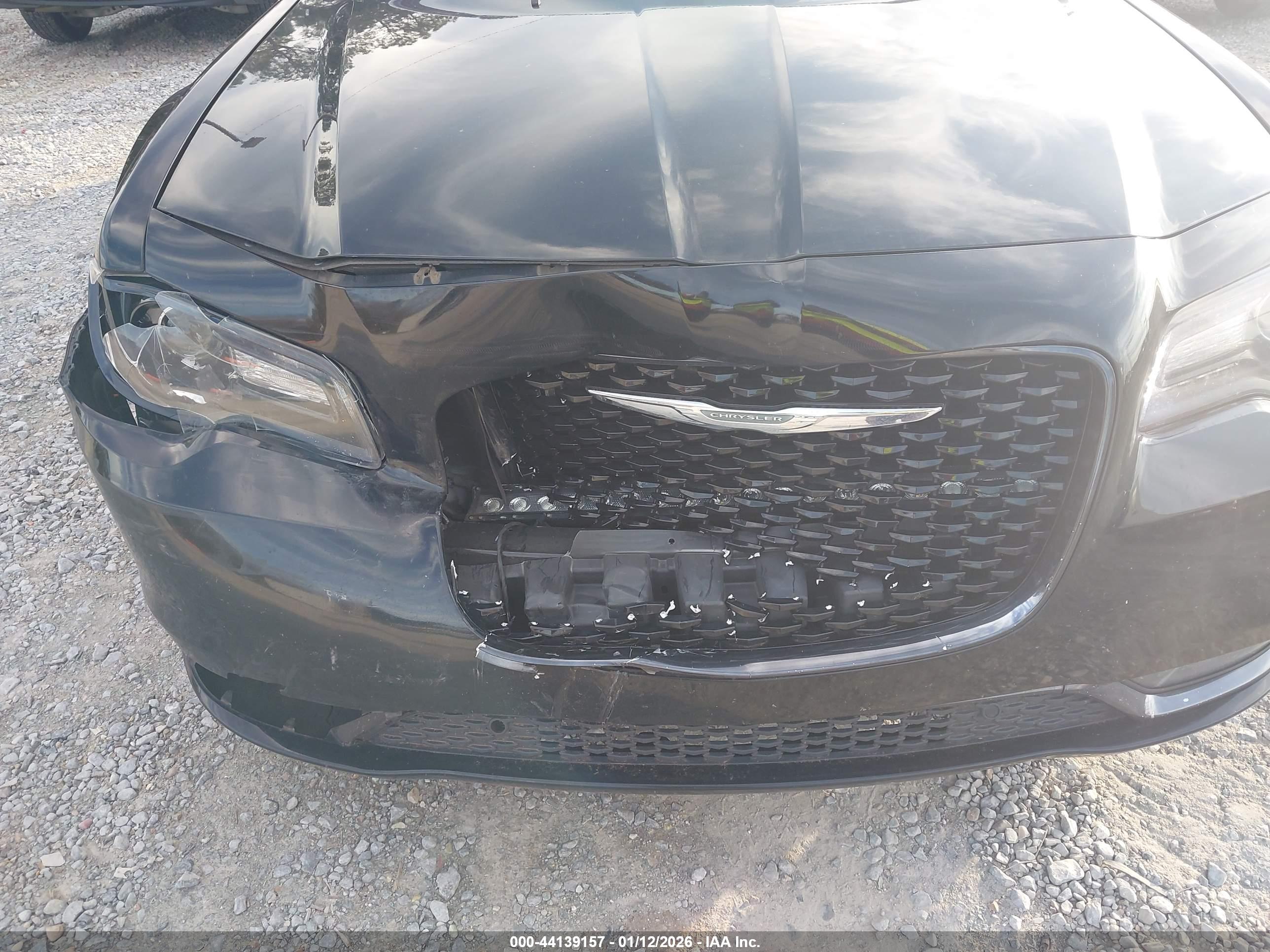 CHRYSLER 300 image 6