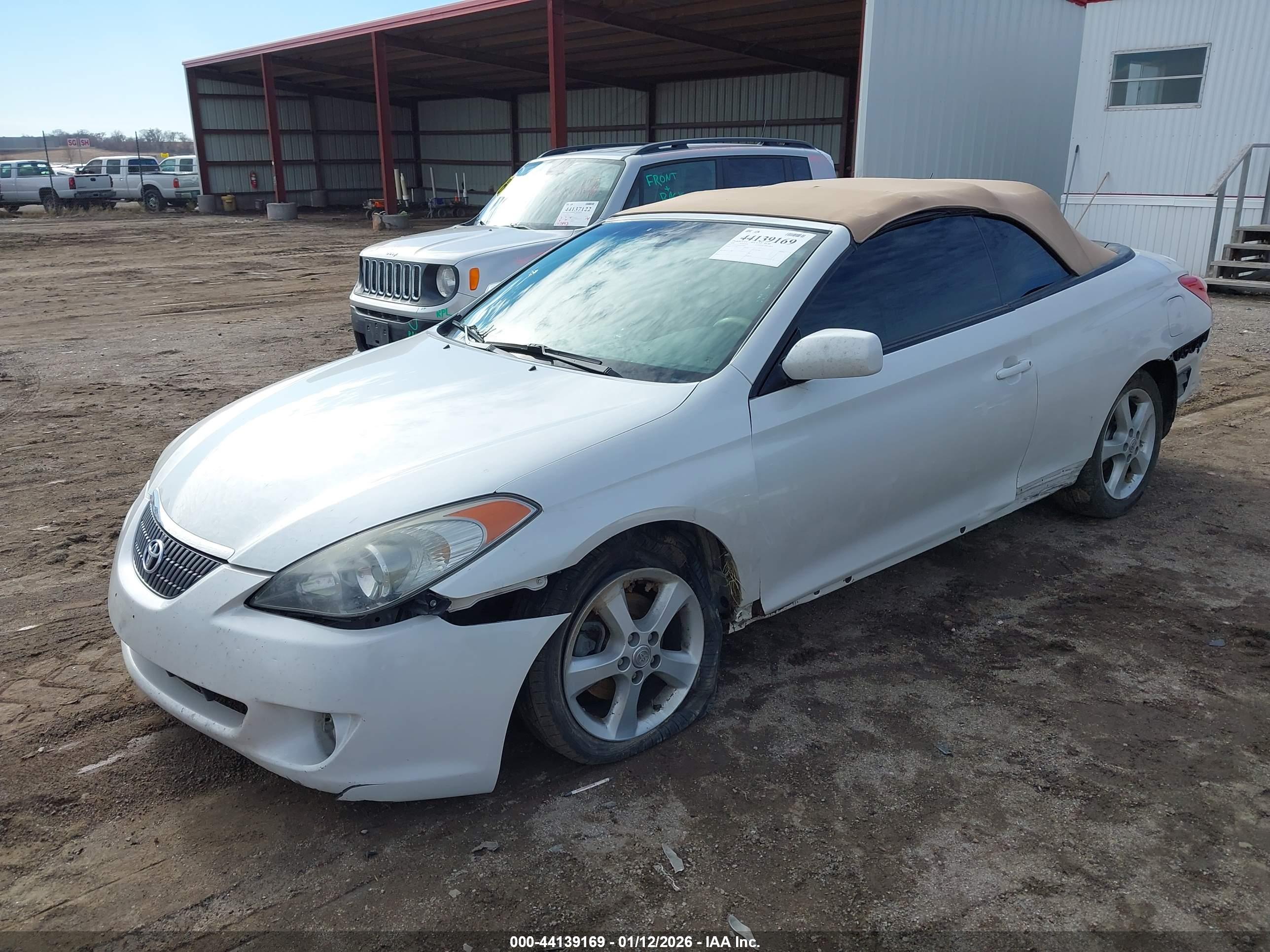 TOYOTA CAMRY image 2