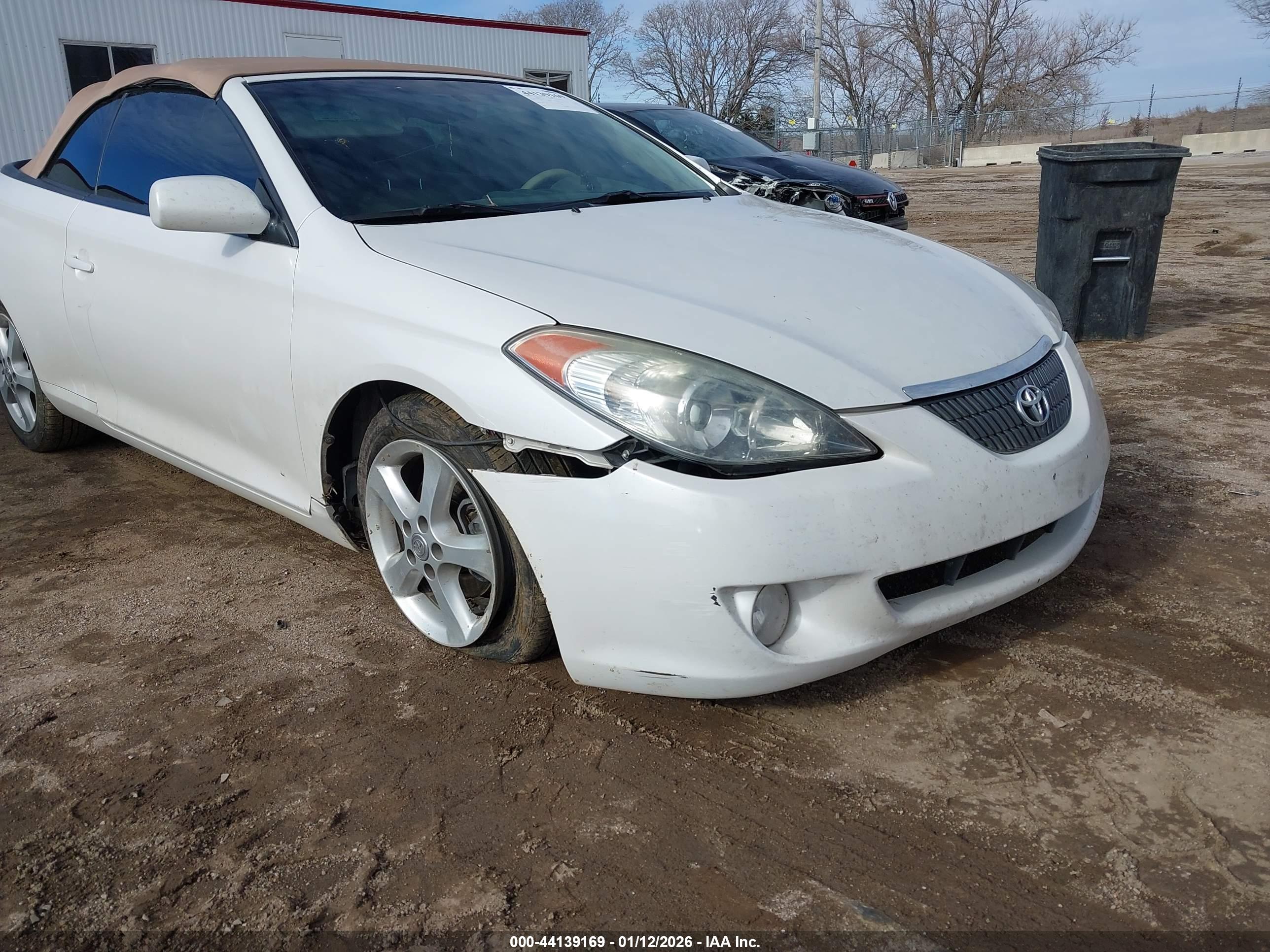 TOYOTA CAMRY image 6