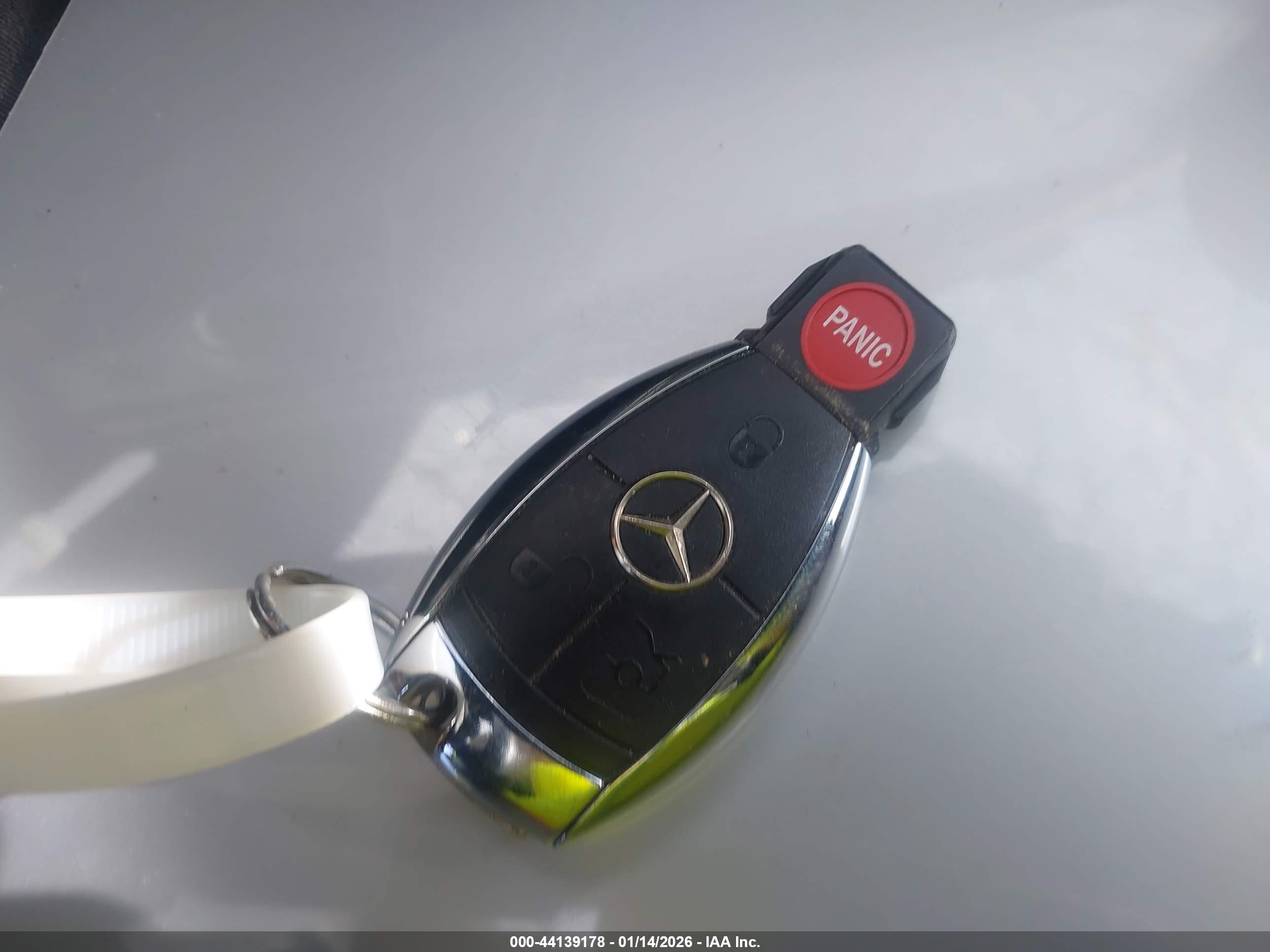 MERCEDES-BENZ E image 11