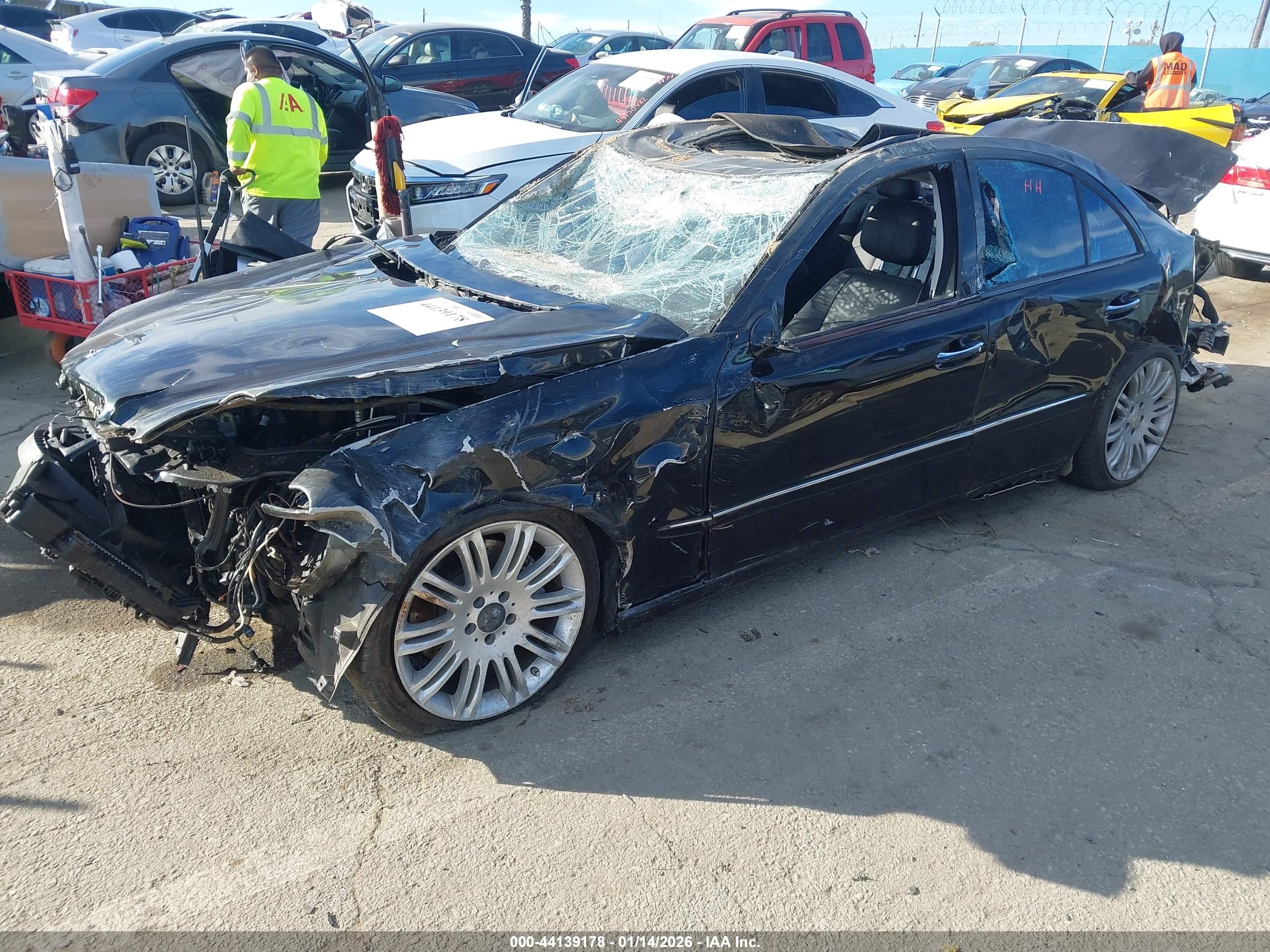 MERCEDES-BENZ E image 2