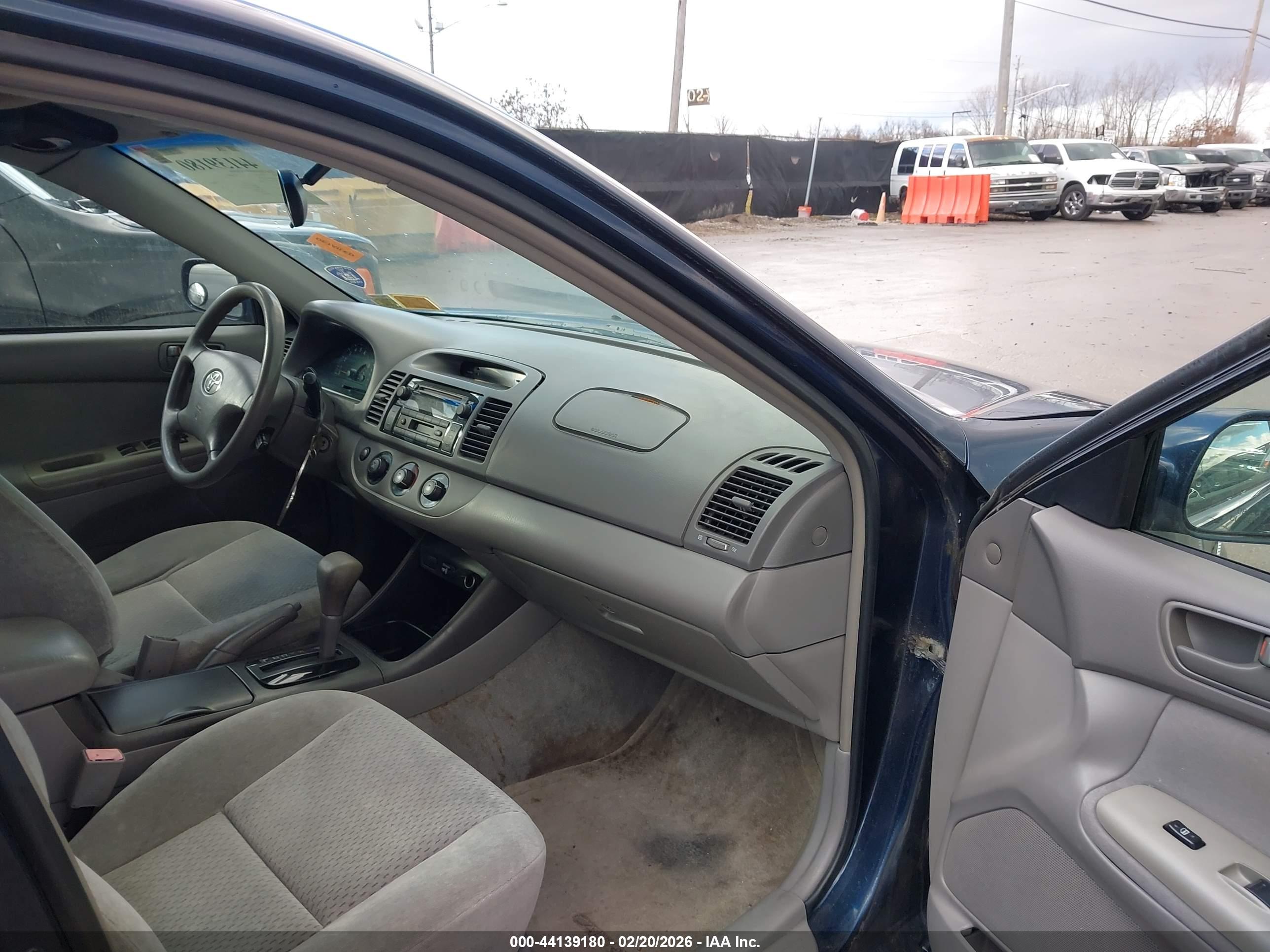 TOYOTA CAMRY image 5