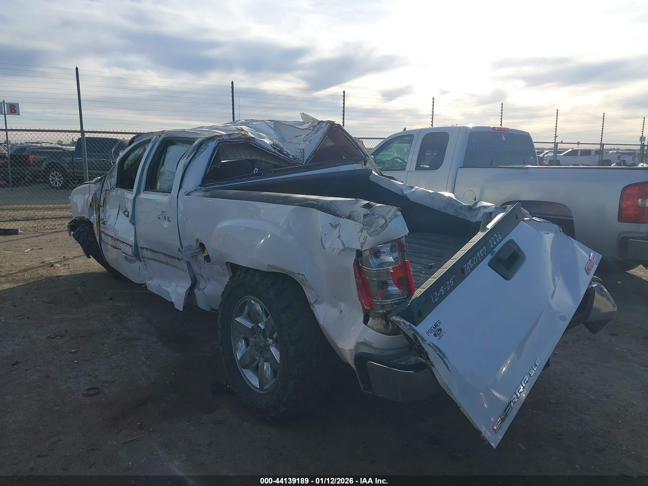 GMC SIERRA image 3