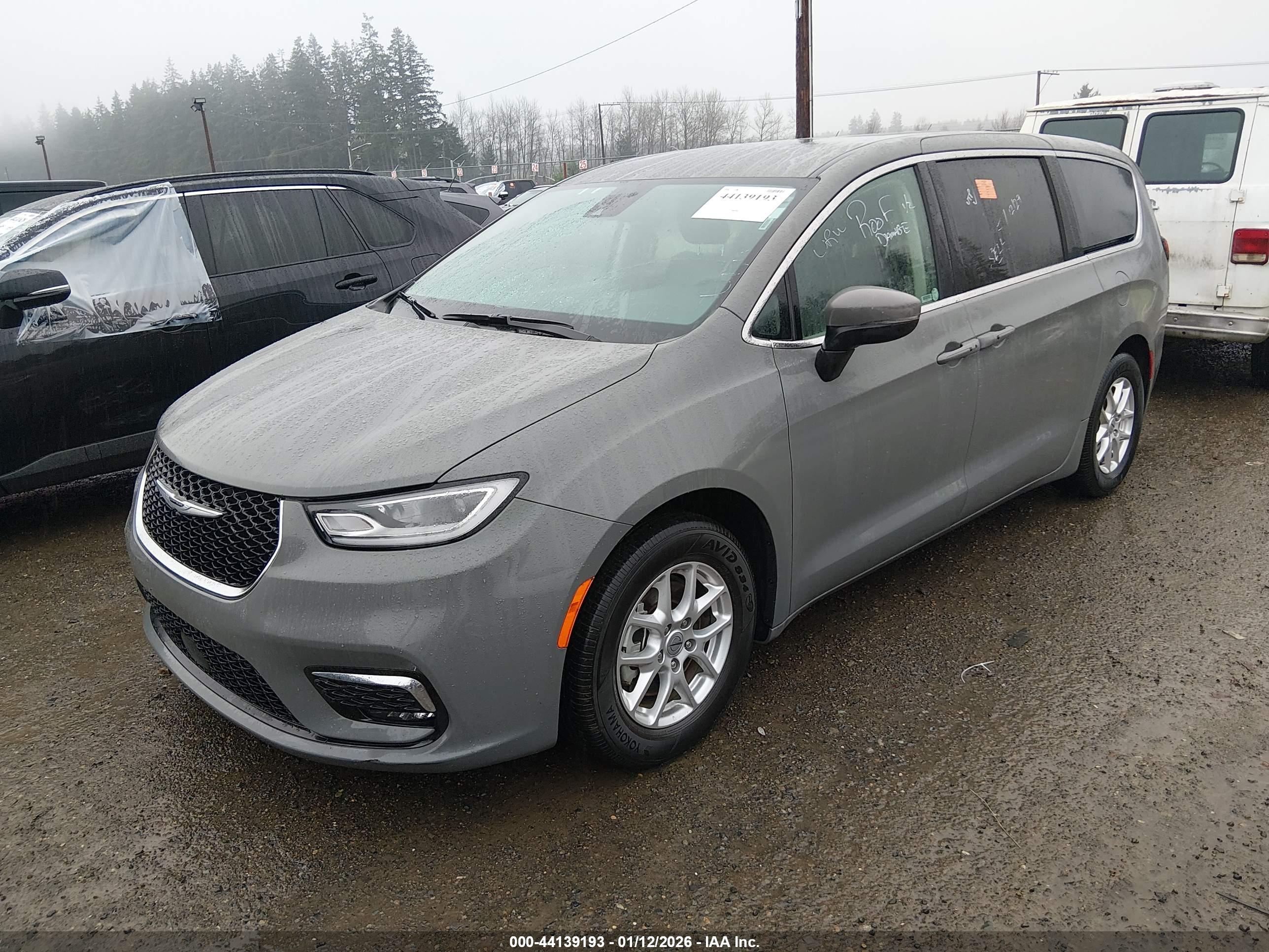 CHRYSLER PACIFICA image 2