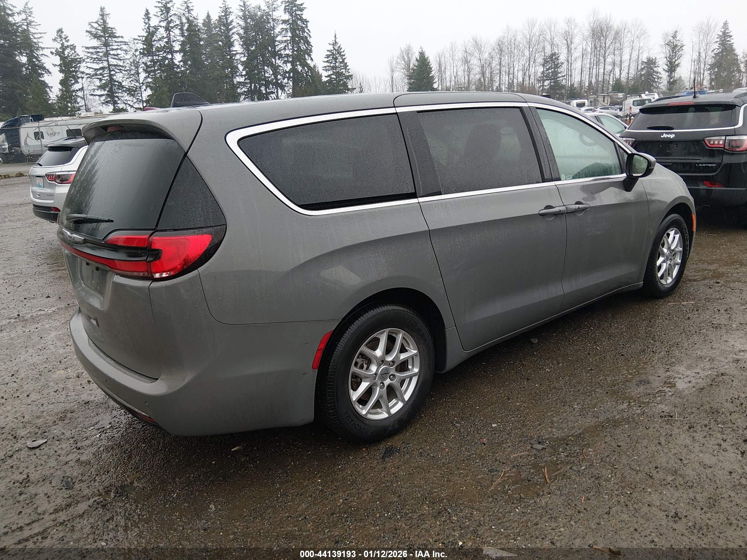CHRYSLER PACIFICA image 4
