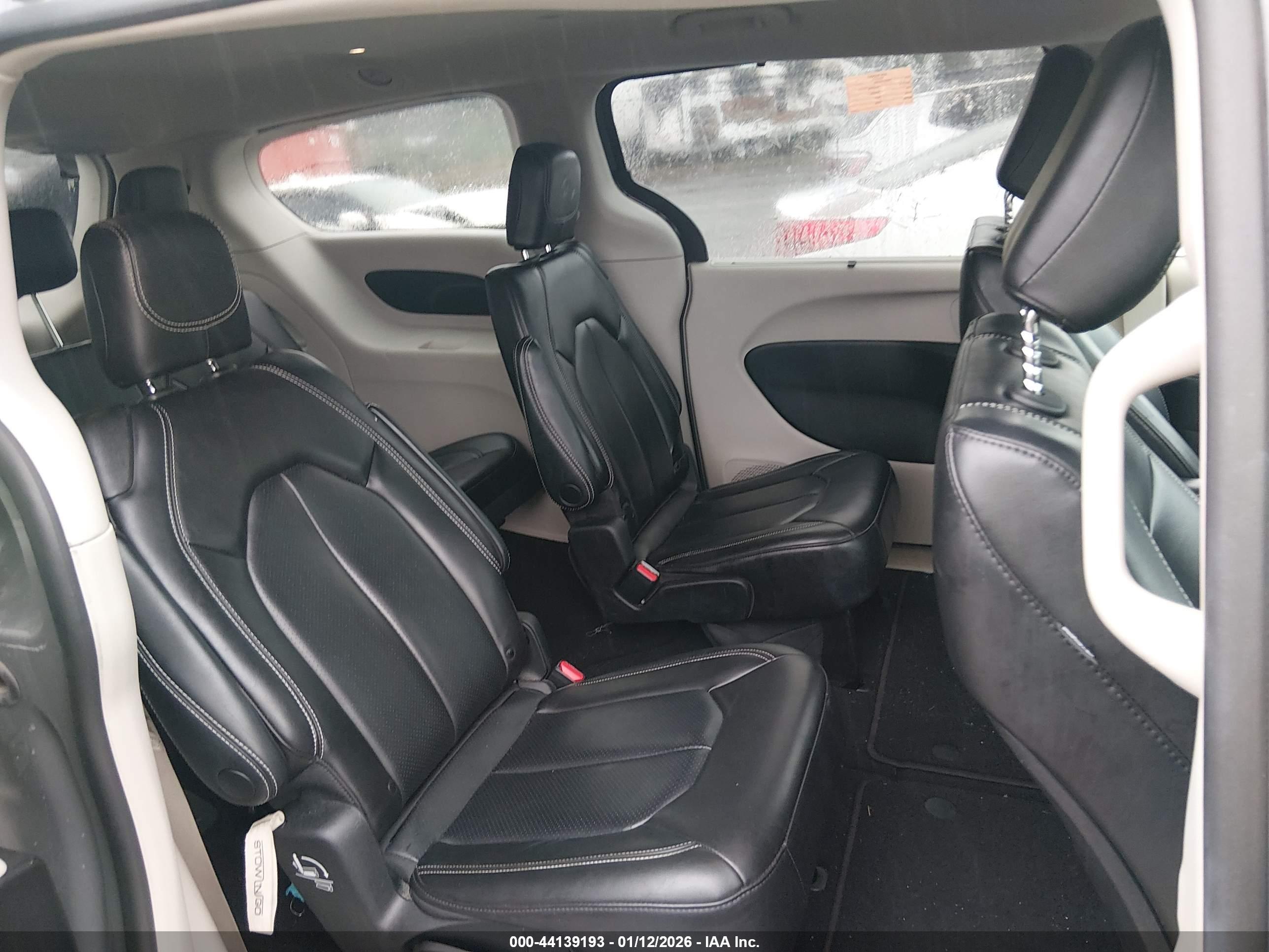 CHRYSLER PACIFICA image 8