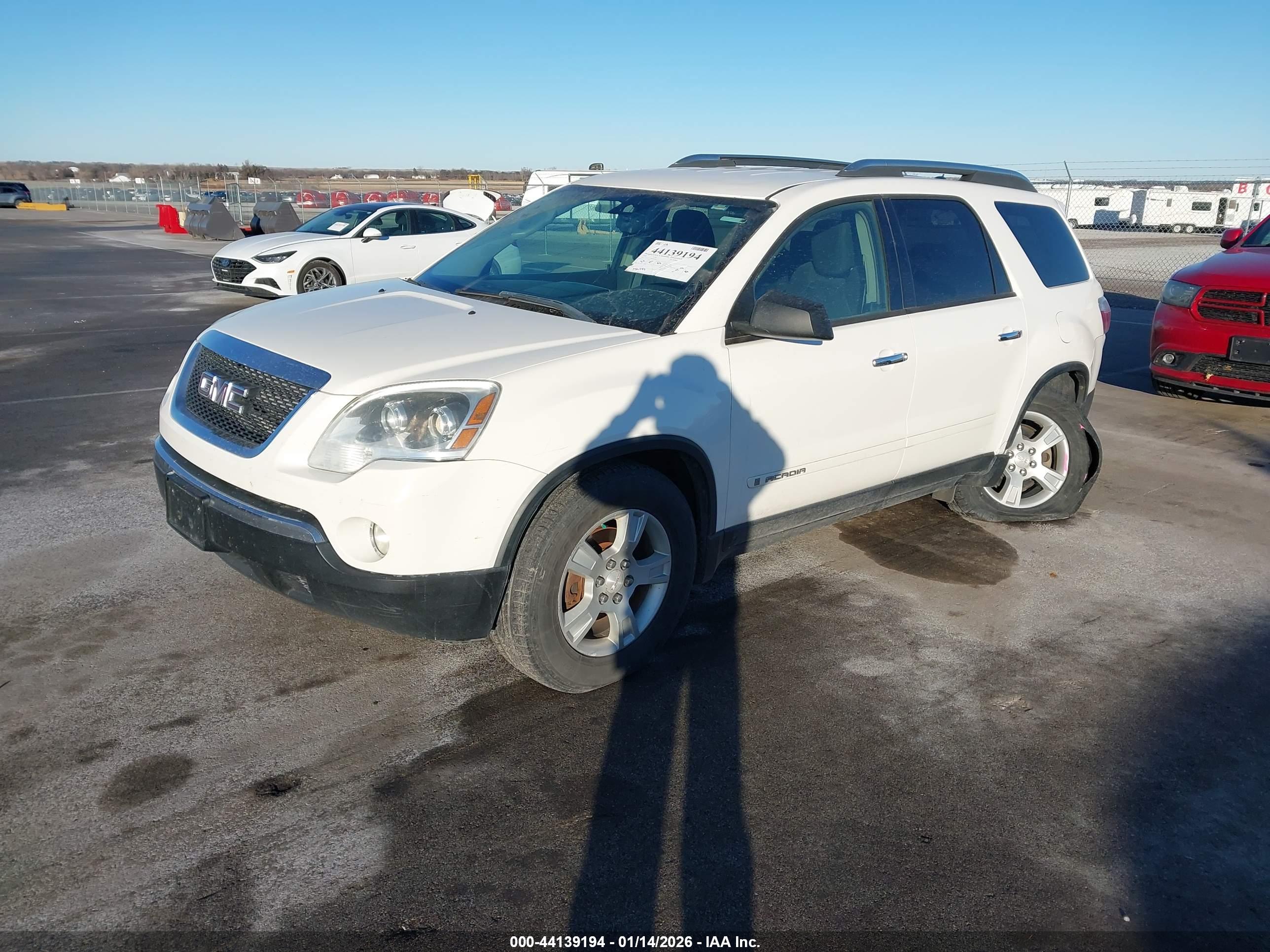 GMC ACADIA image 2