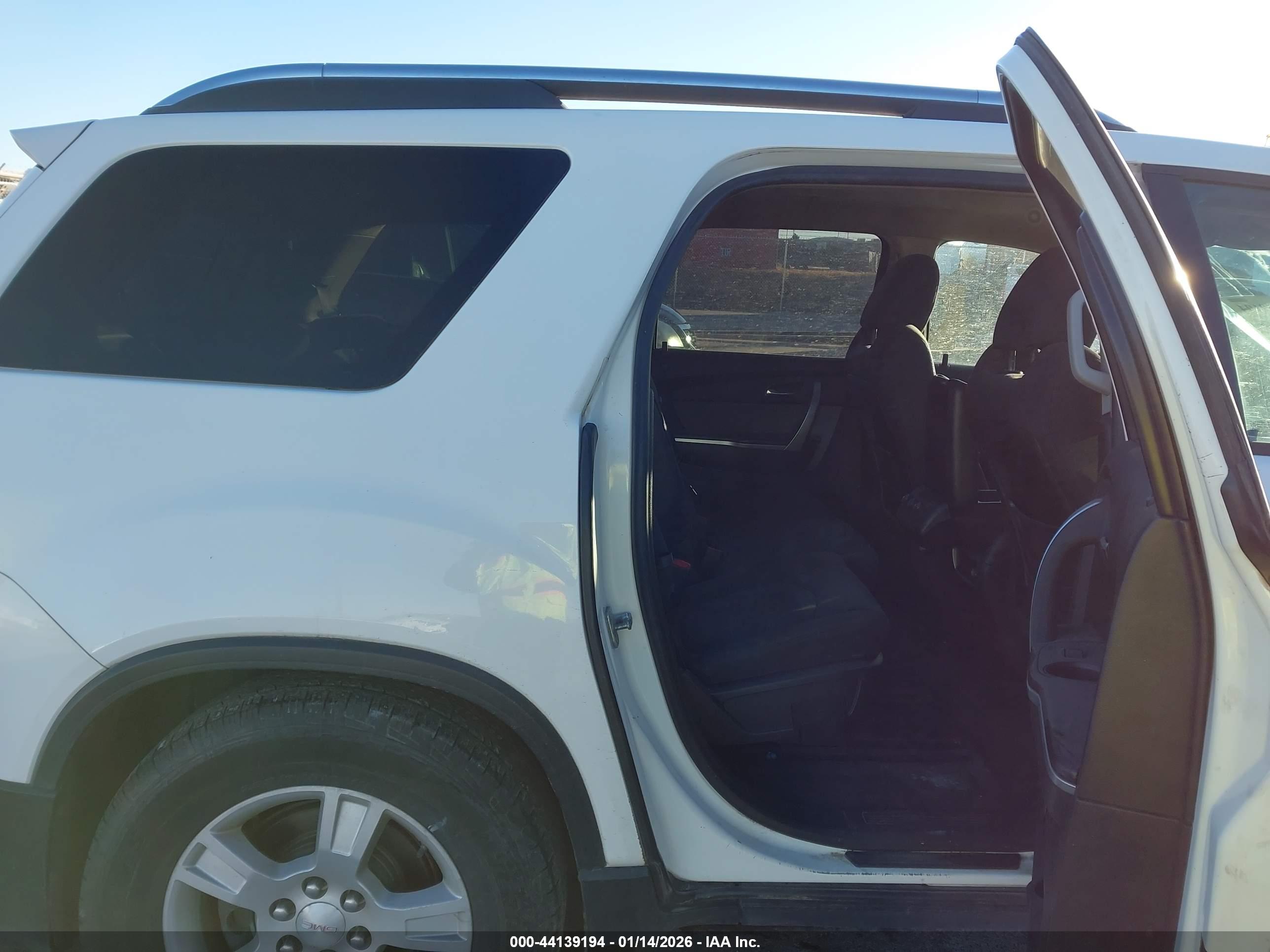 GMC ACADIA image 8