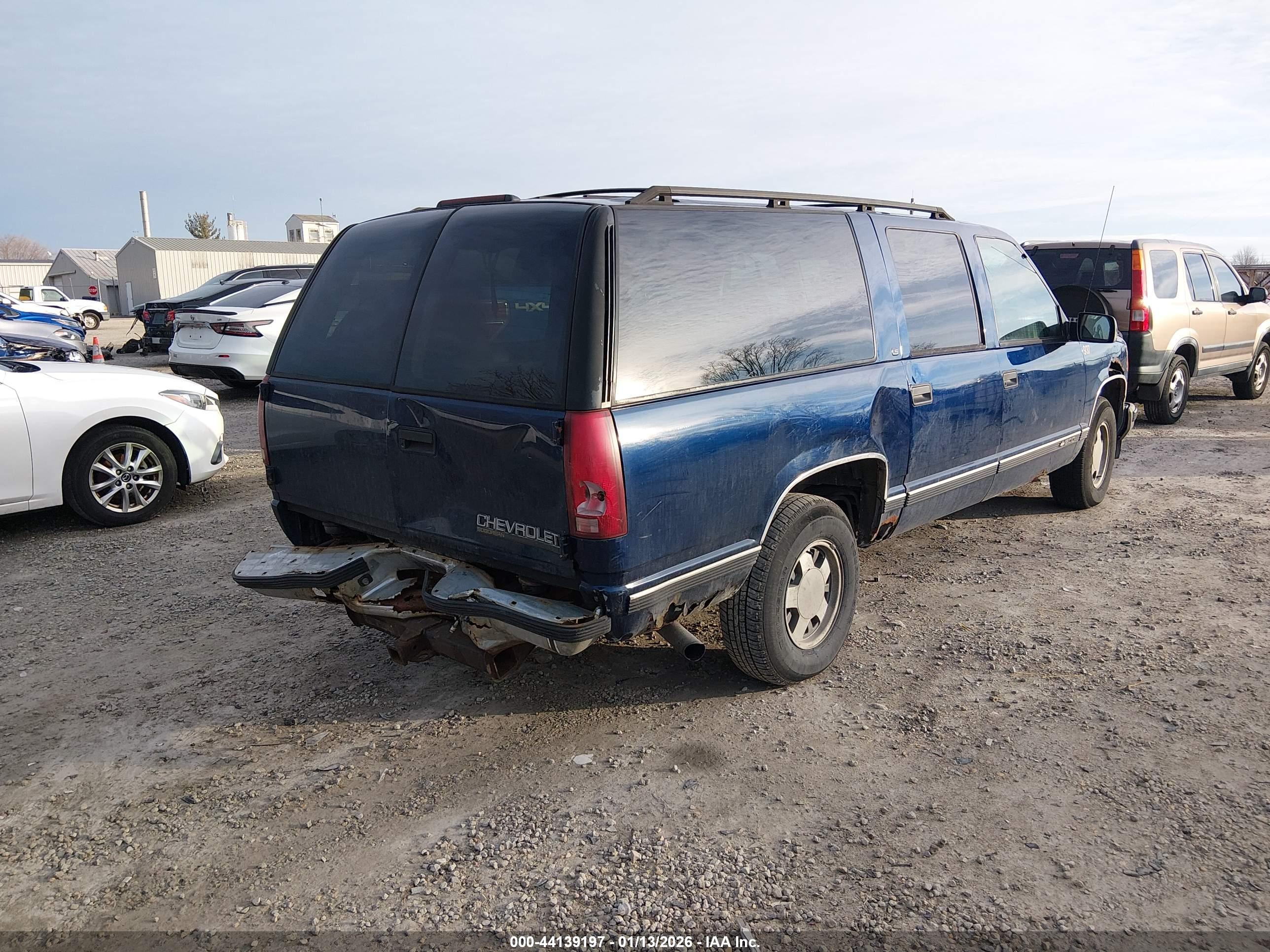 CHEVROLET SUBURBAN image 4