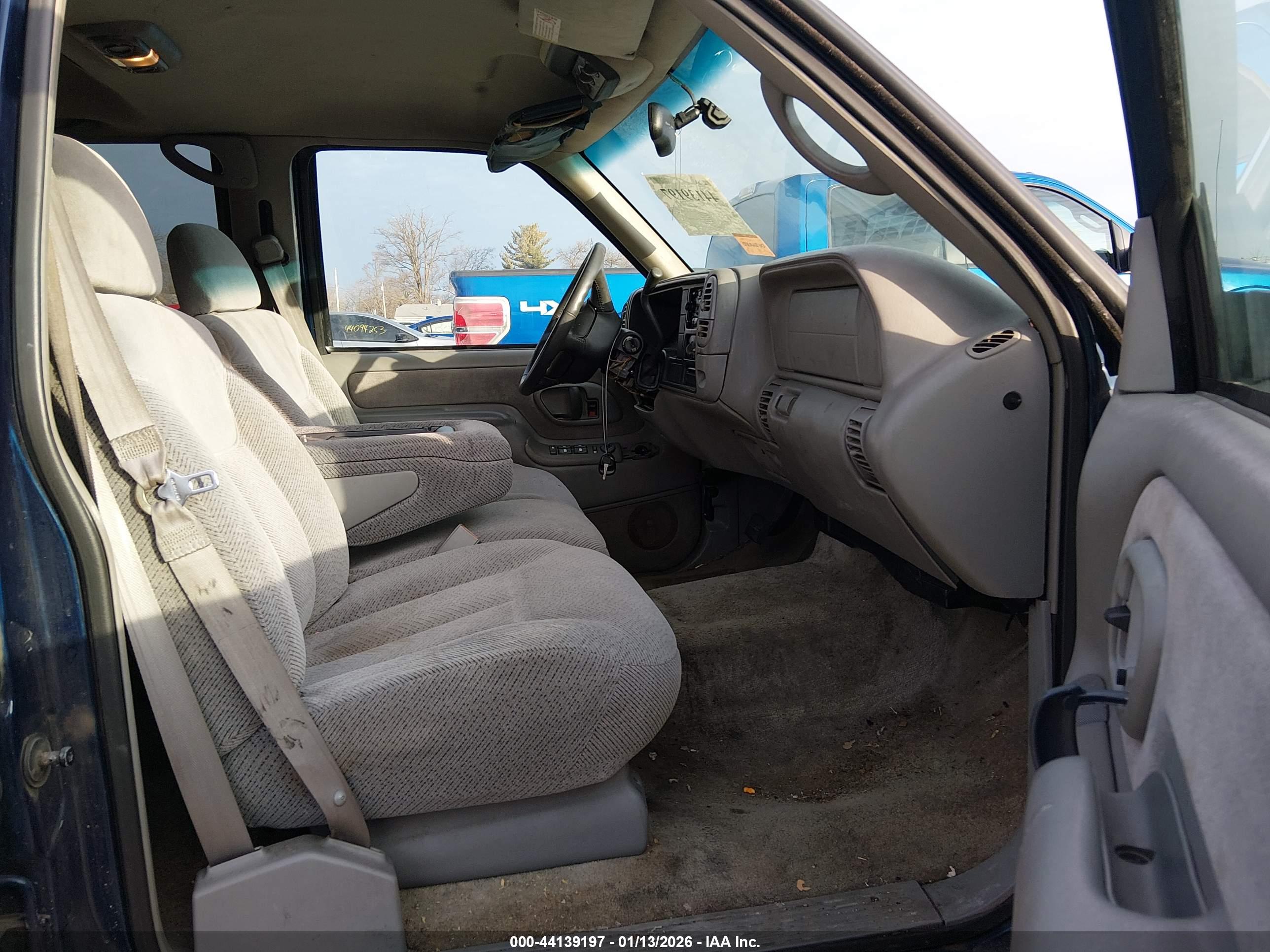 CHEVROLET SUBURBAN image 5