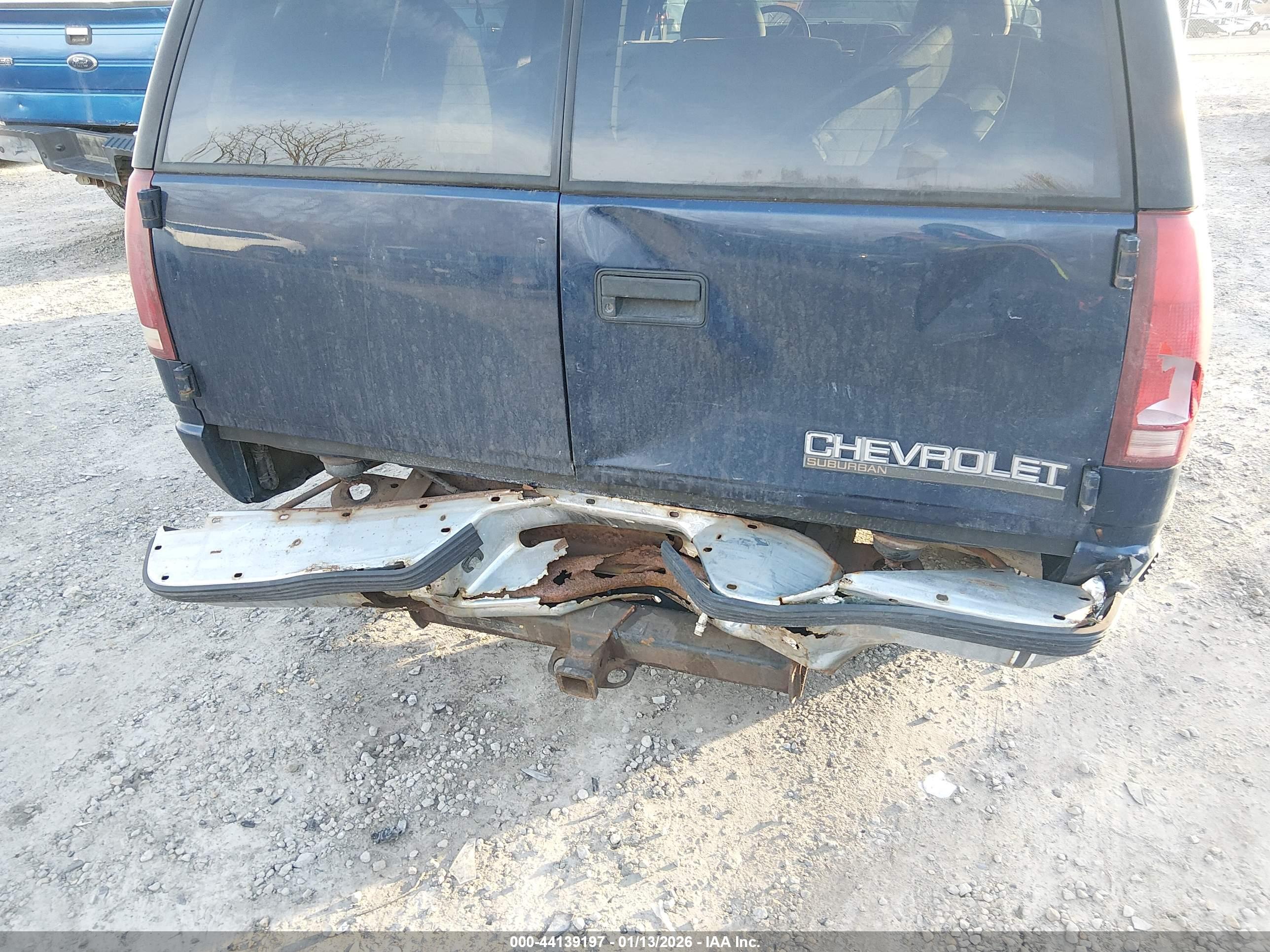 CHEVROLET SUBURBAN image 6