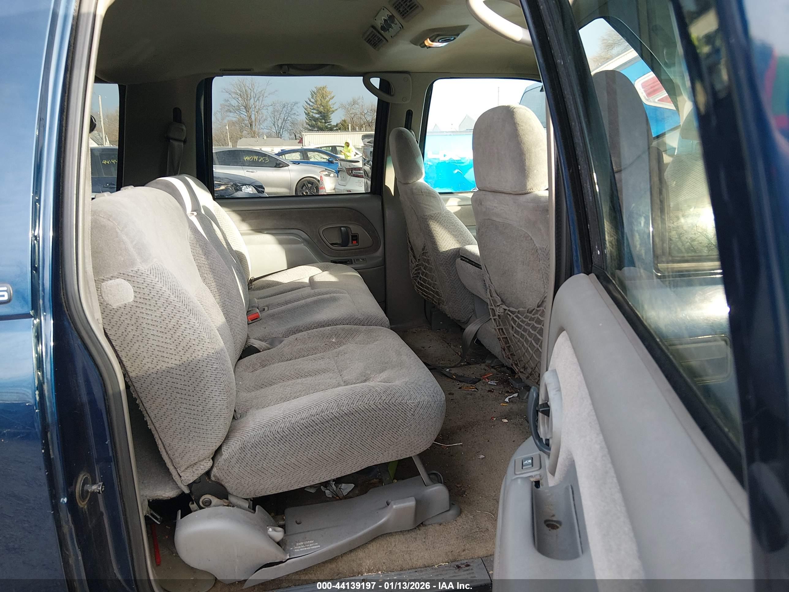 CHEVROLET SUBURBAN image 8