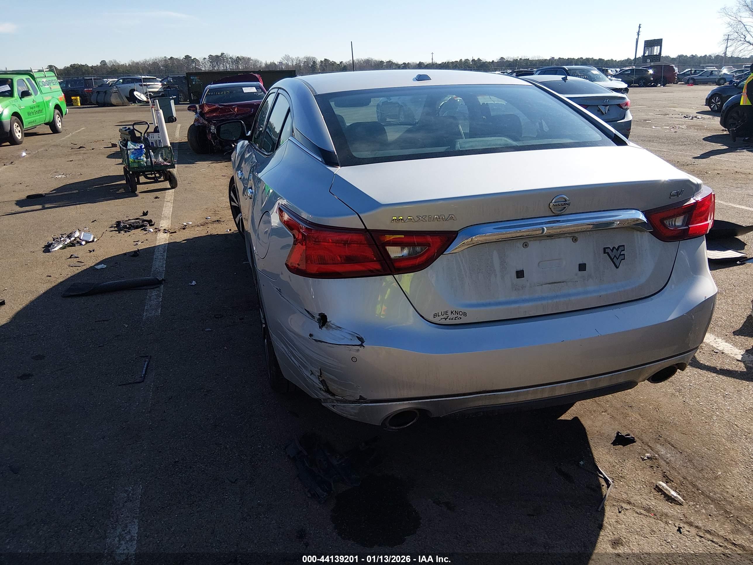 NISSAN MAXIMA image 3