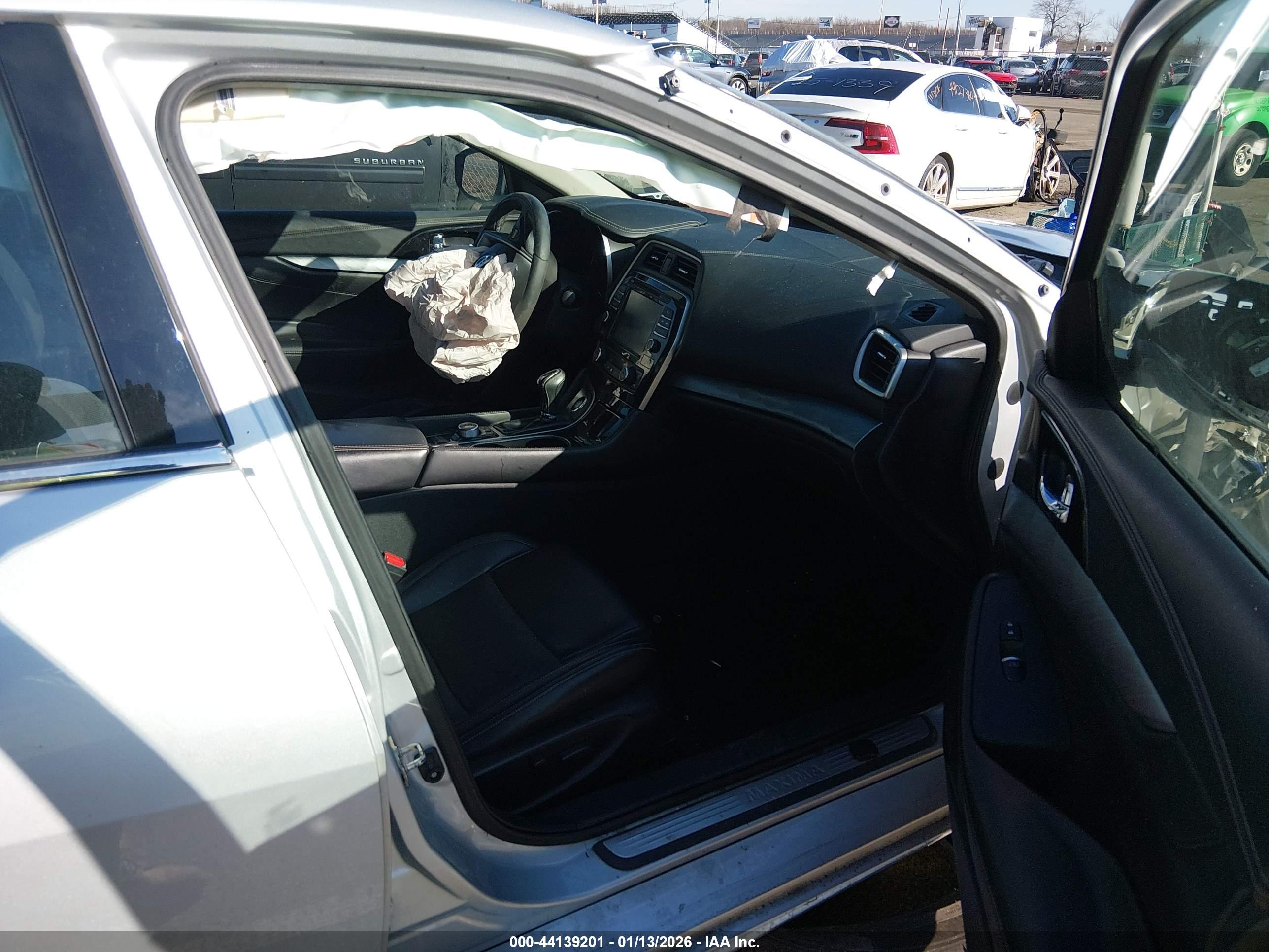 NISSAN MAXIMA image 5