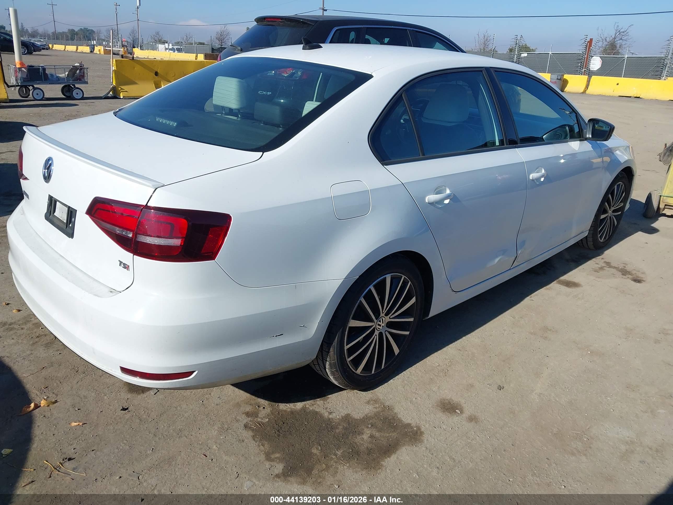VOLKSWAGEN JETTA image 4