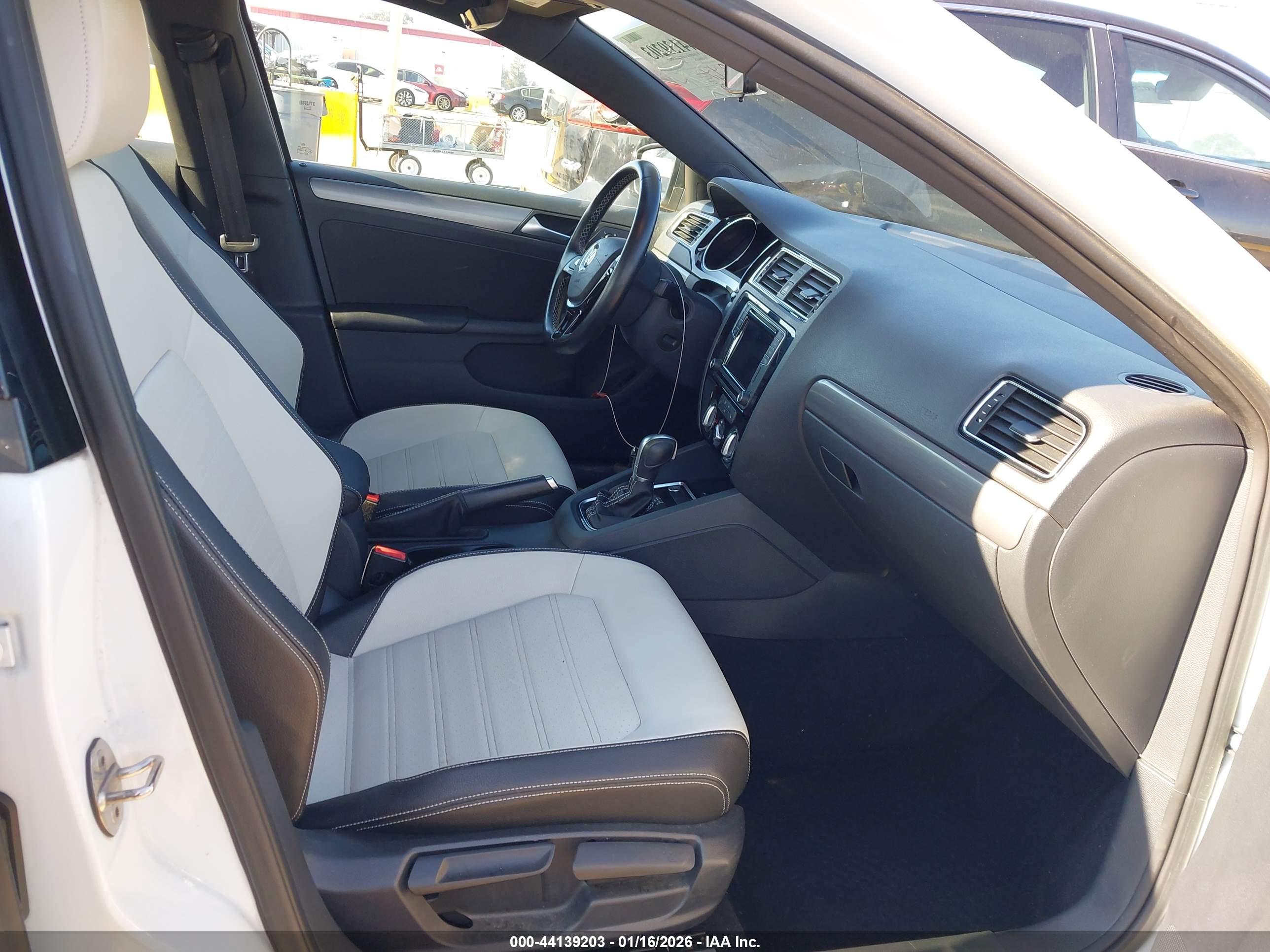 VOLKSWAGEN JETTA image 5