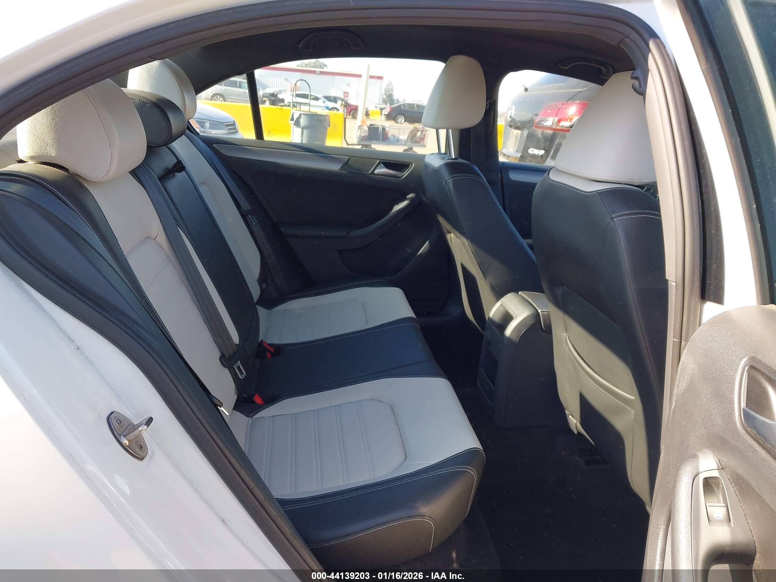 VOLKSWAGEN JETTA image 8