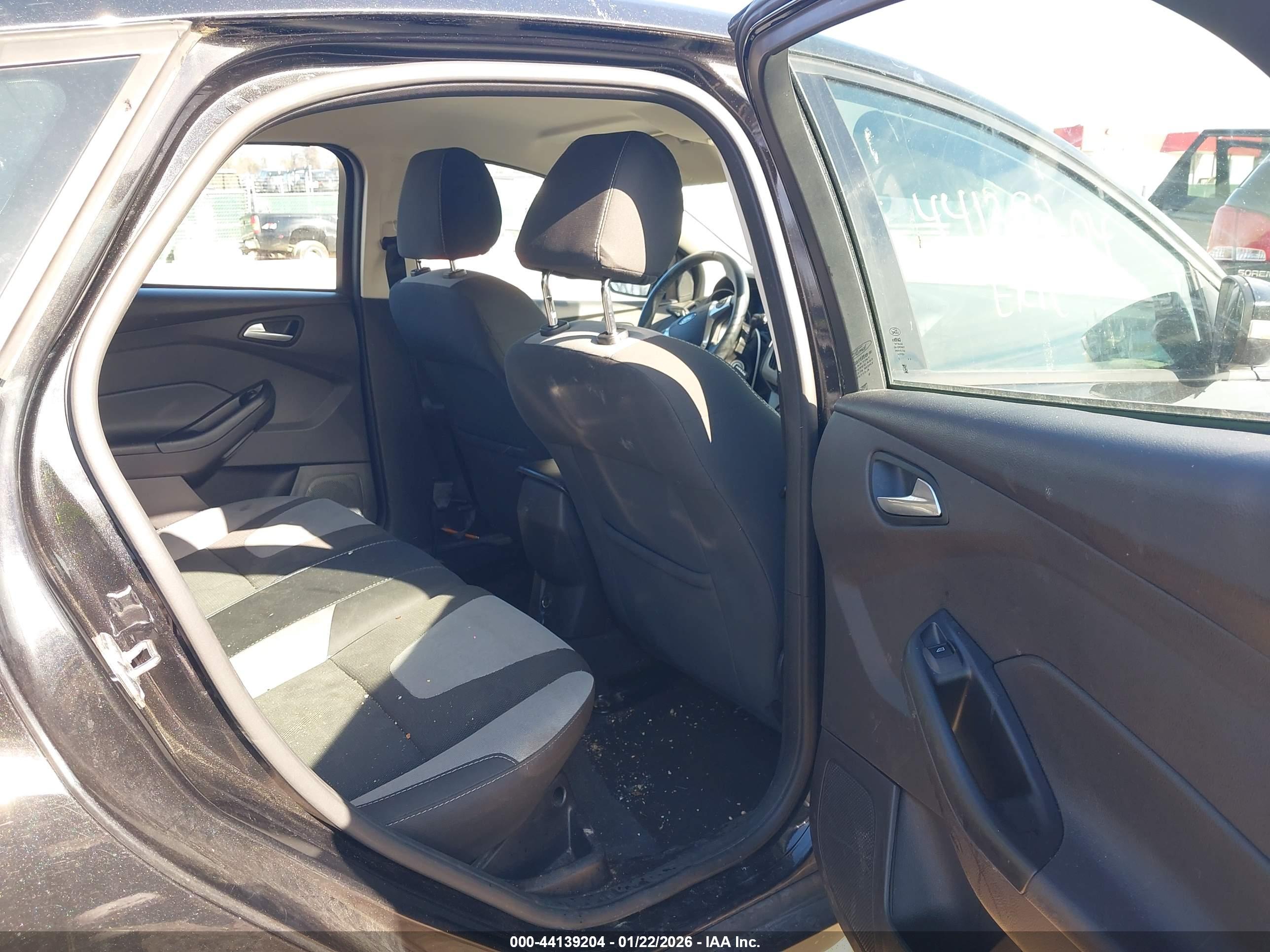 FORD FOCUS image 8