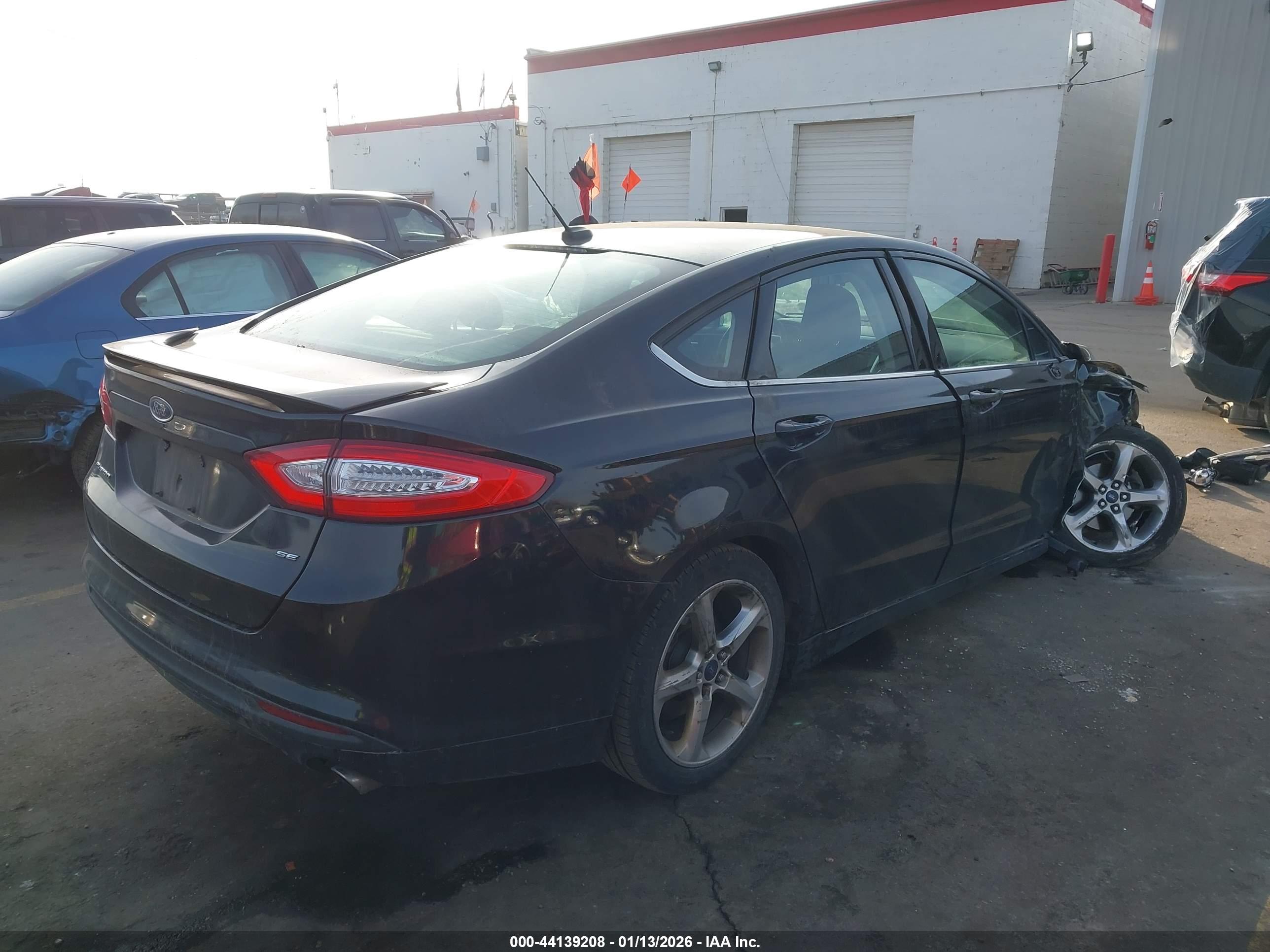 FORD FUSION image 4