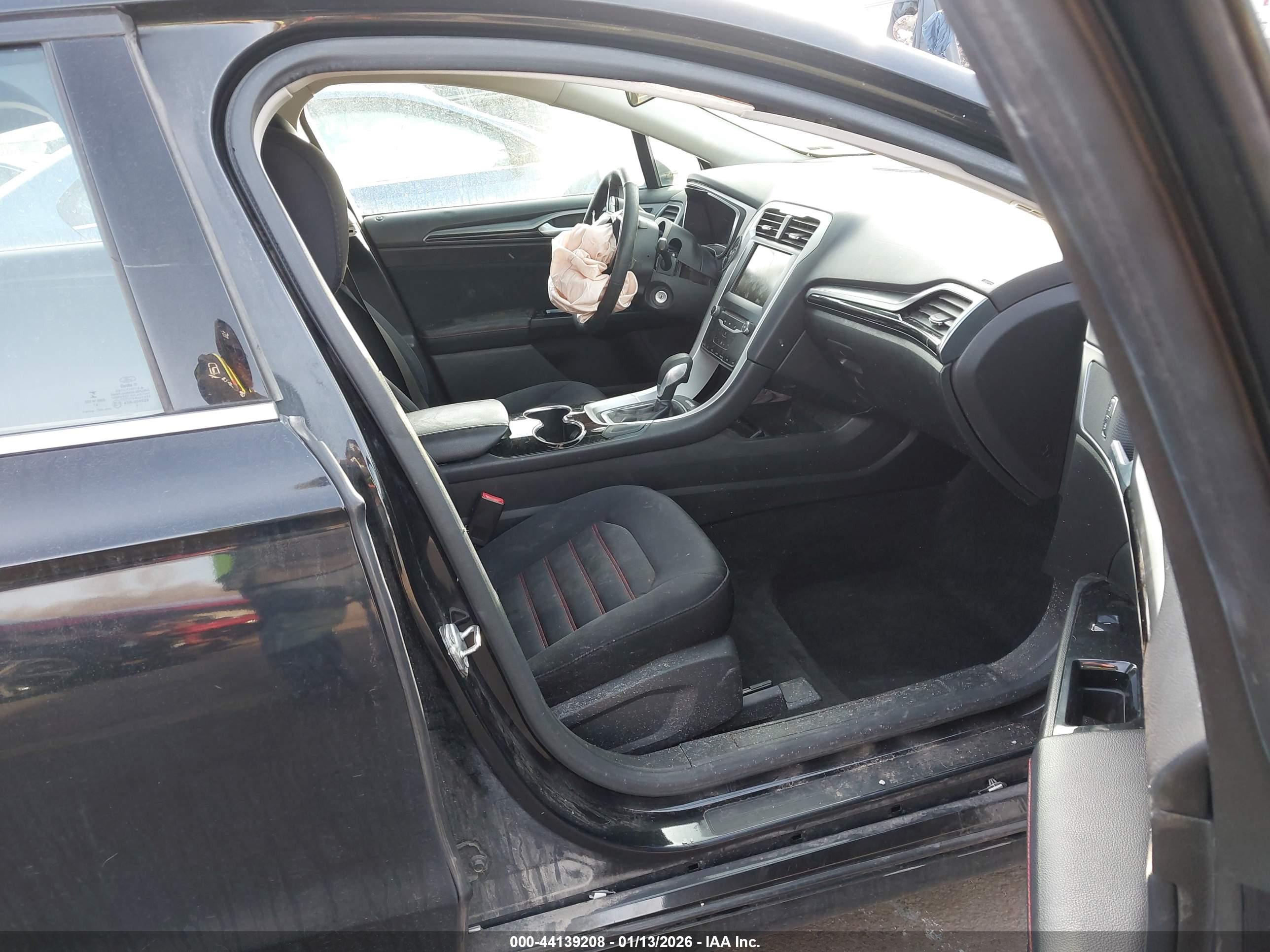 FORD FUSION image 5