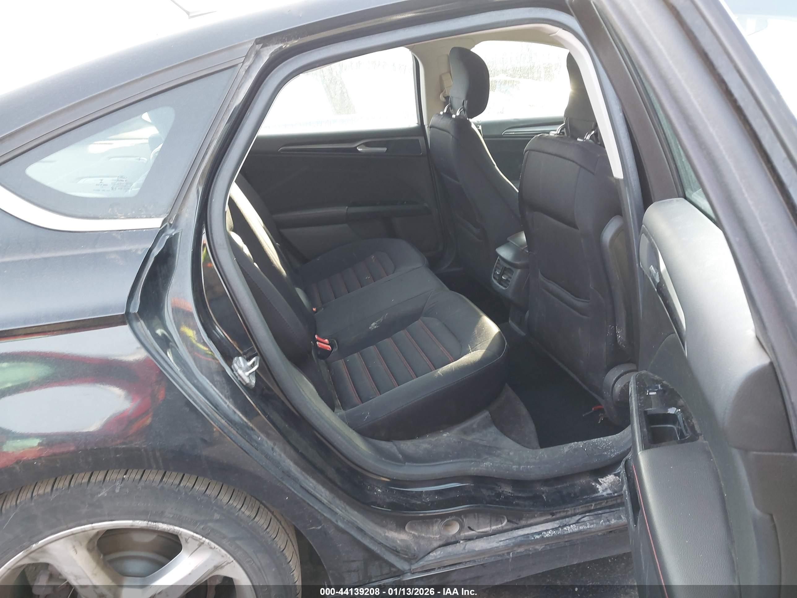 FORD FUSION image 8