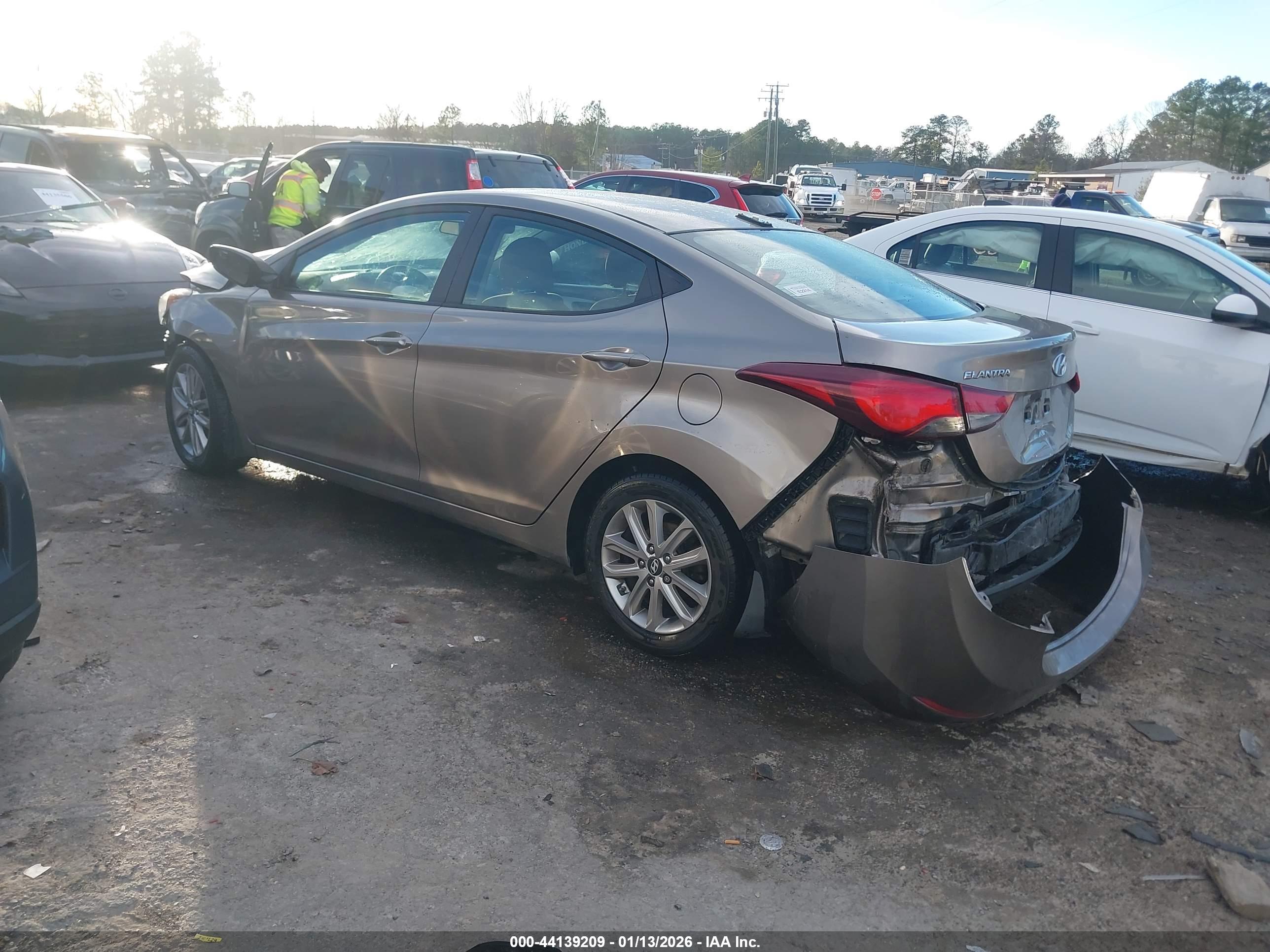 HYUNDAI ELANTRA image 3