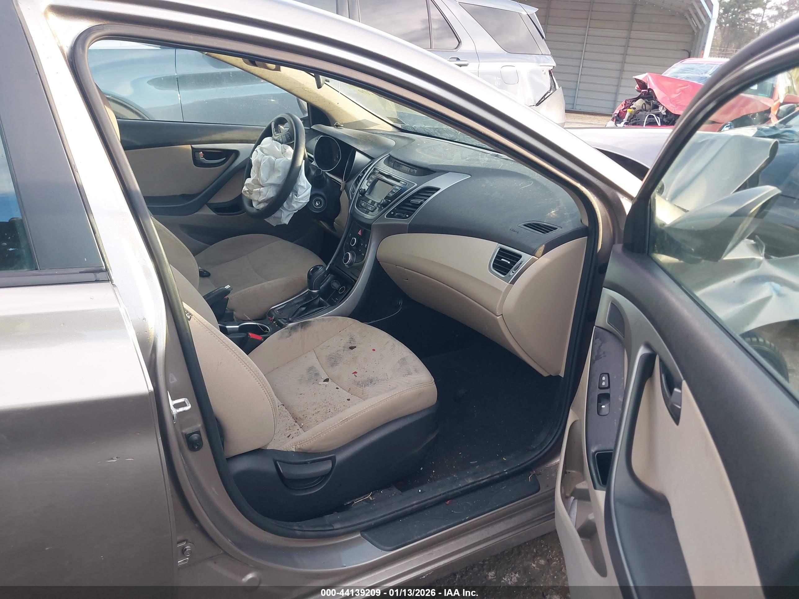 HYUNDAI ELANTRA image 5
