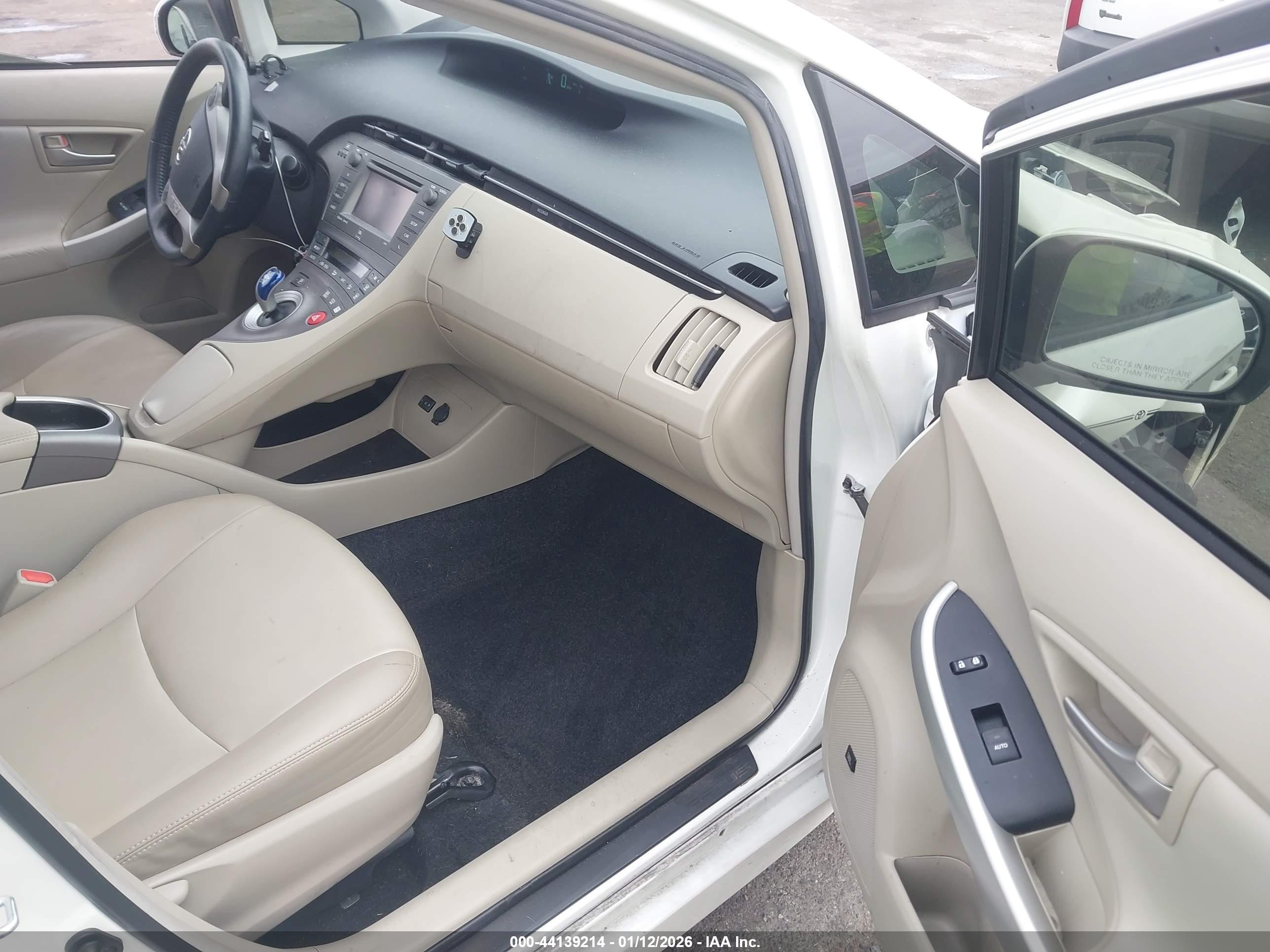 TOYOTA PRIUS image 5