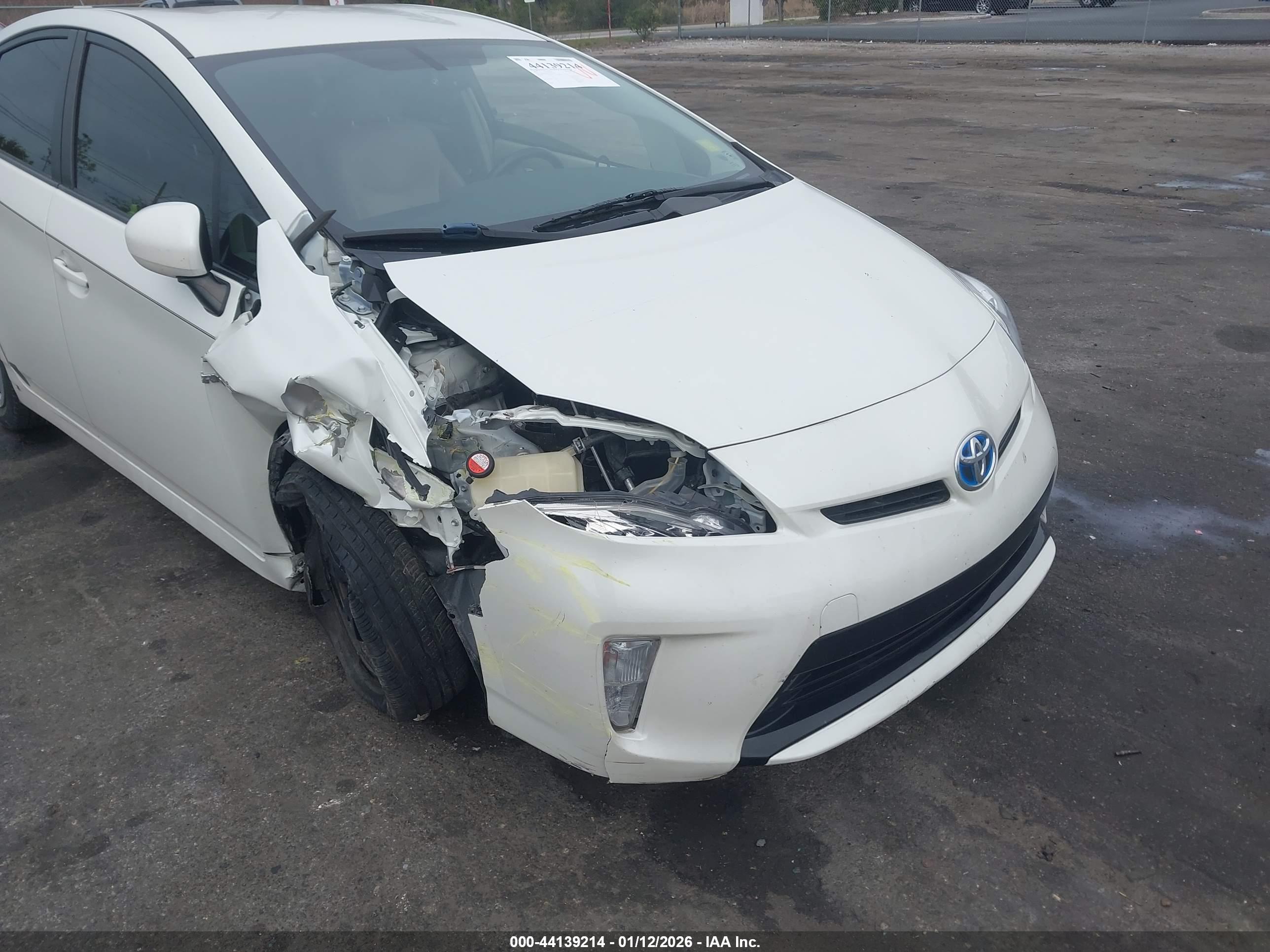TOYOTA PRIUS image 6