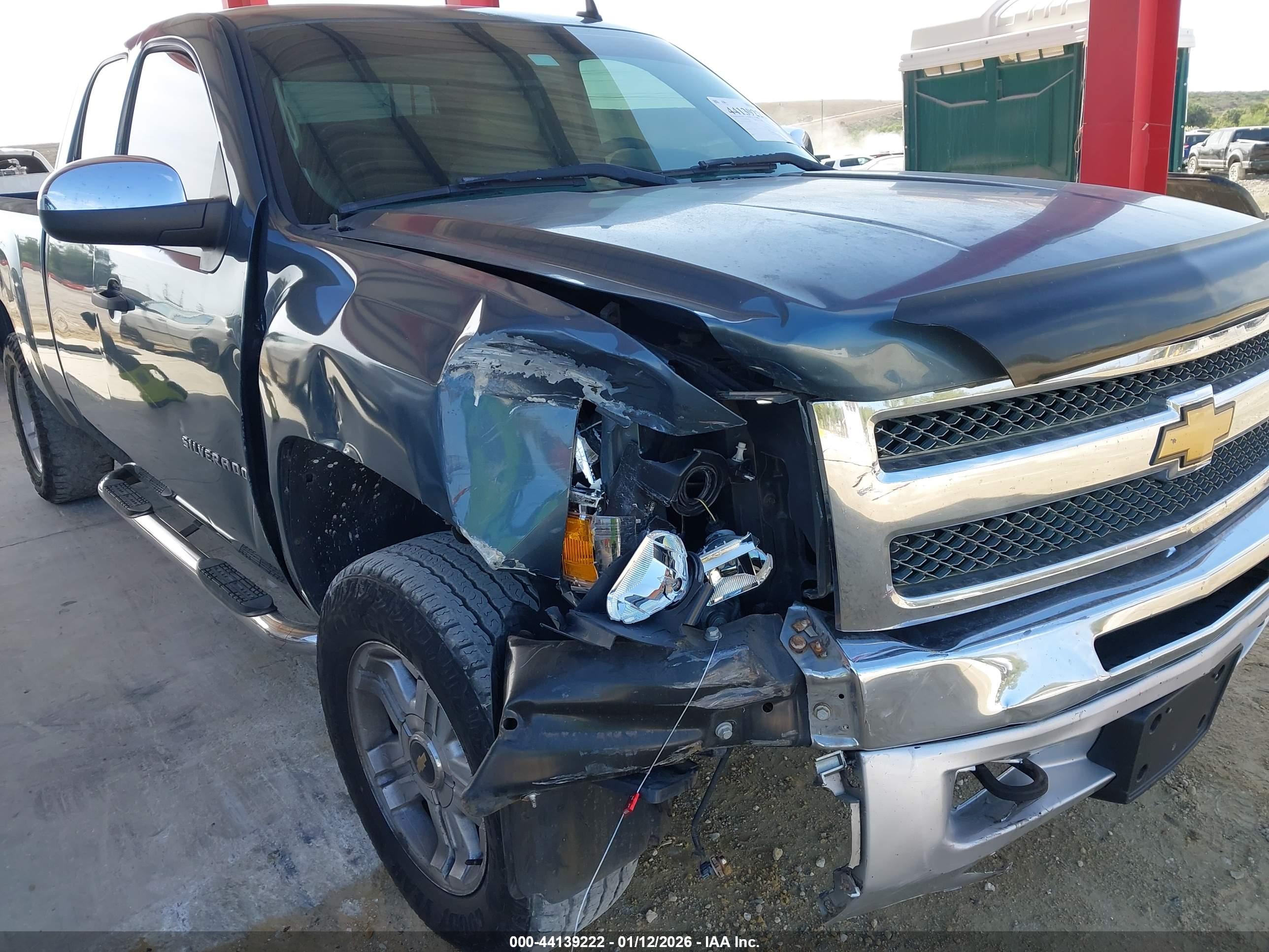 CHEVROLET SILVERADO image 6