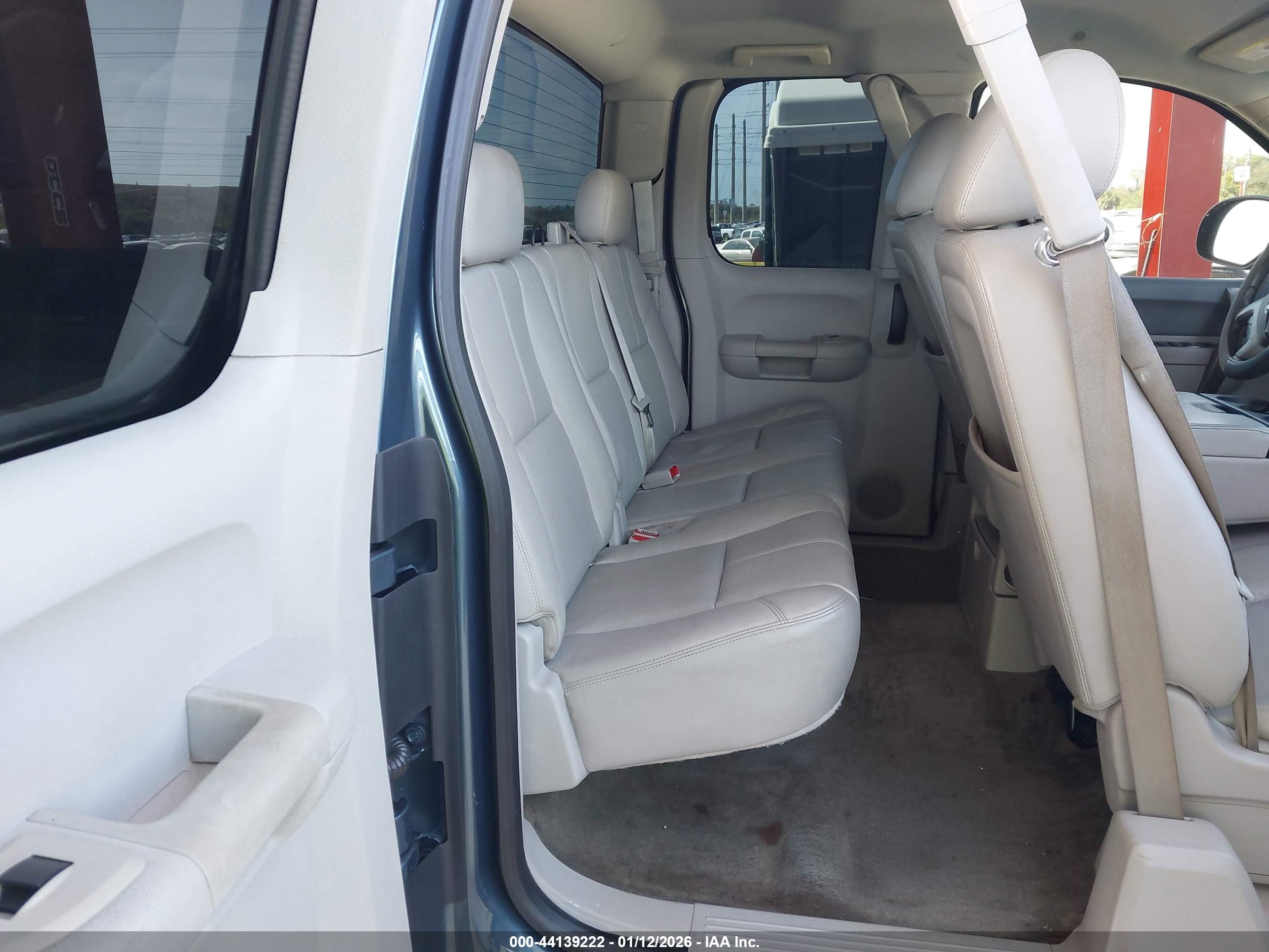 CHEVROLET SILVERADO image 8