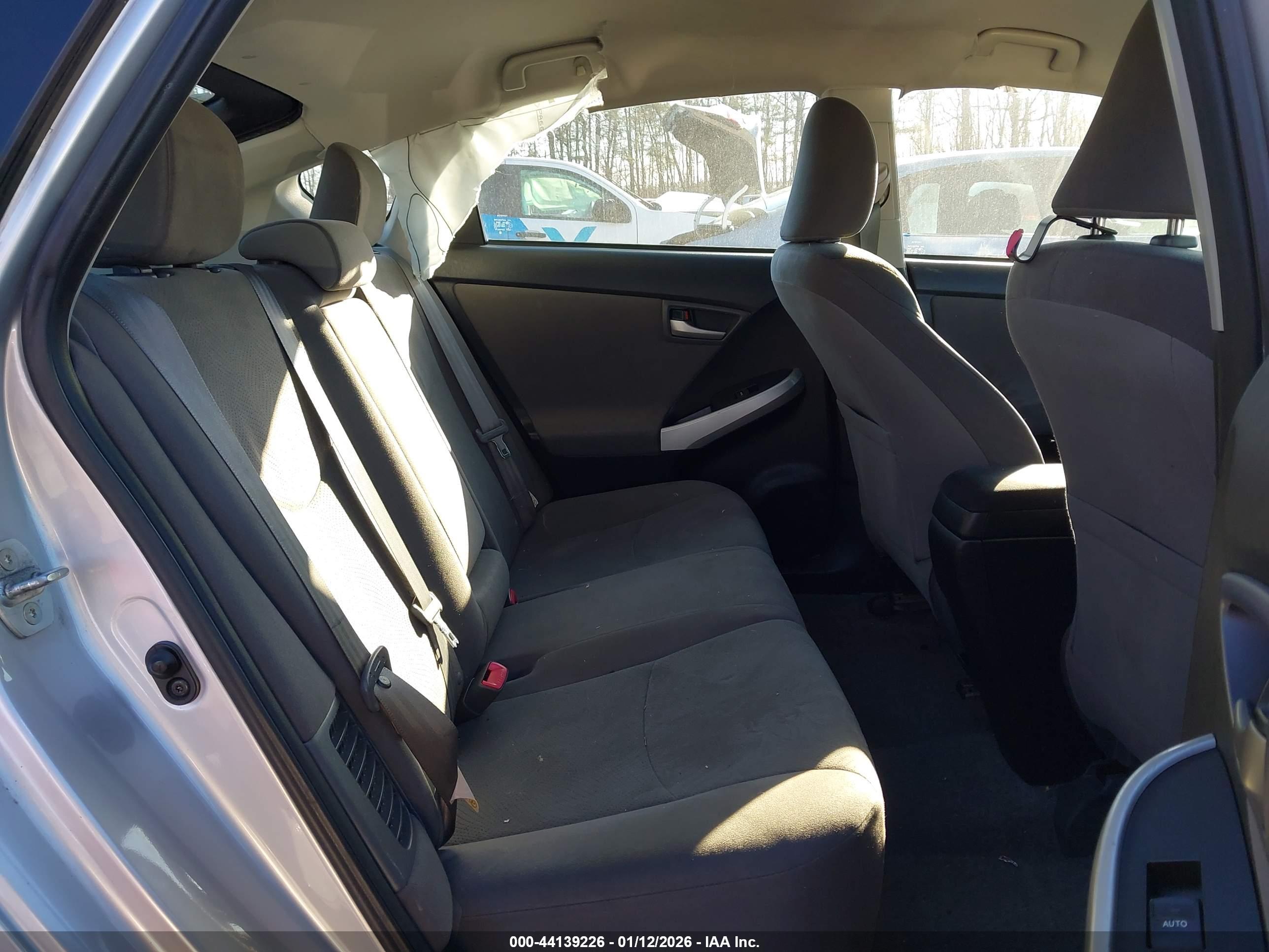 TOYOTA PRIUS image 8